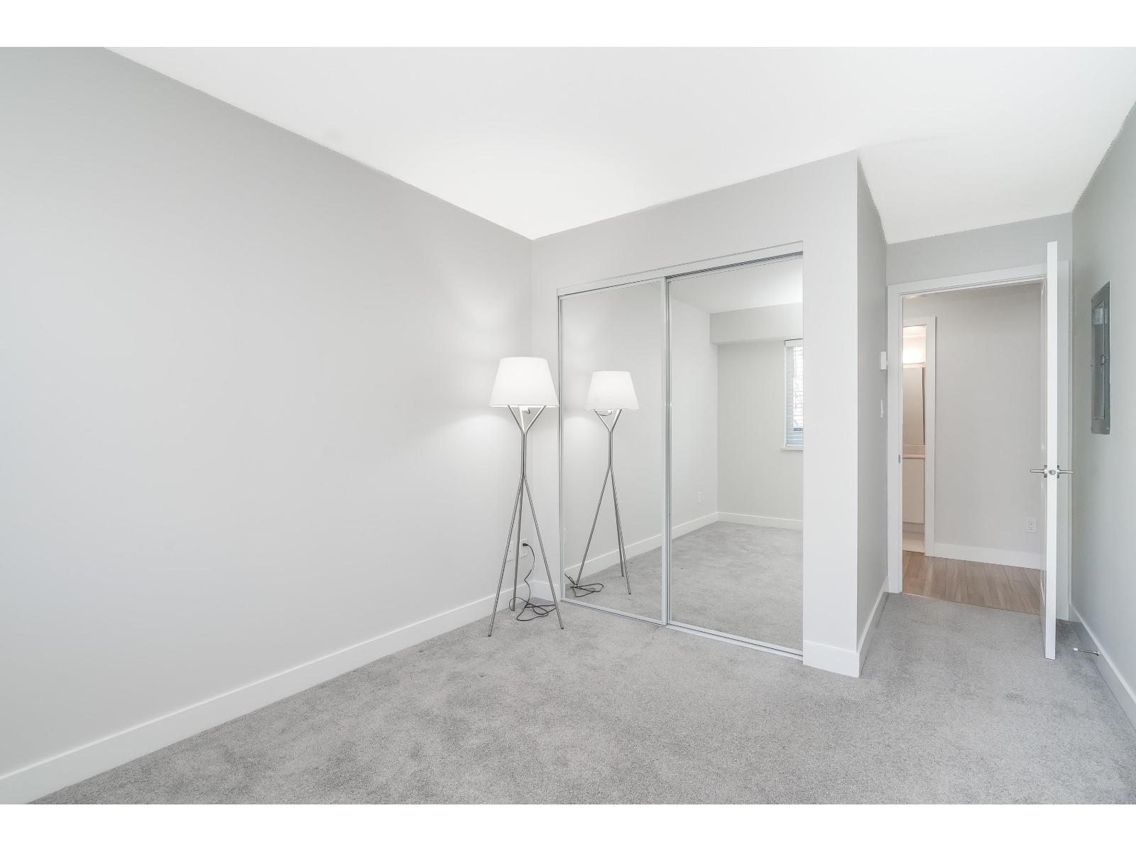 220 15735 CROYDON DRIVE, Surrey