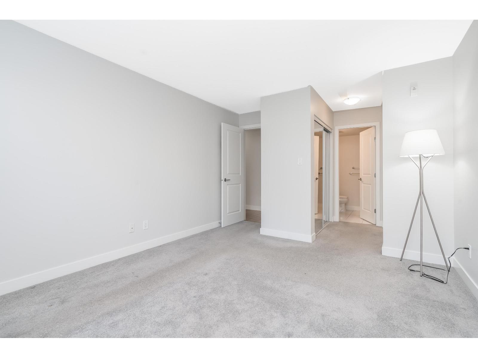 220 15735 CROYDON DRIVE, Surrey