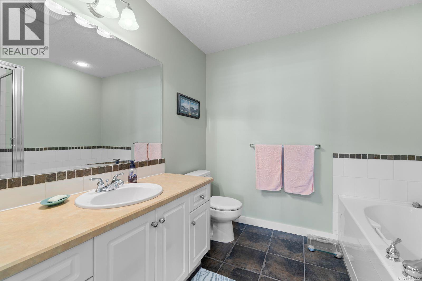 15 500 Russell Rd, Ladysmith