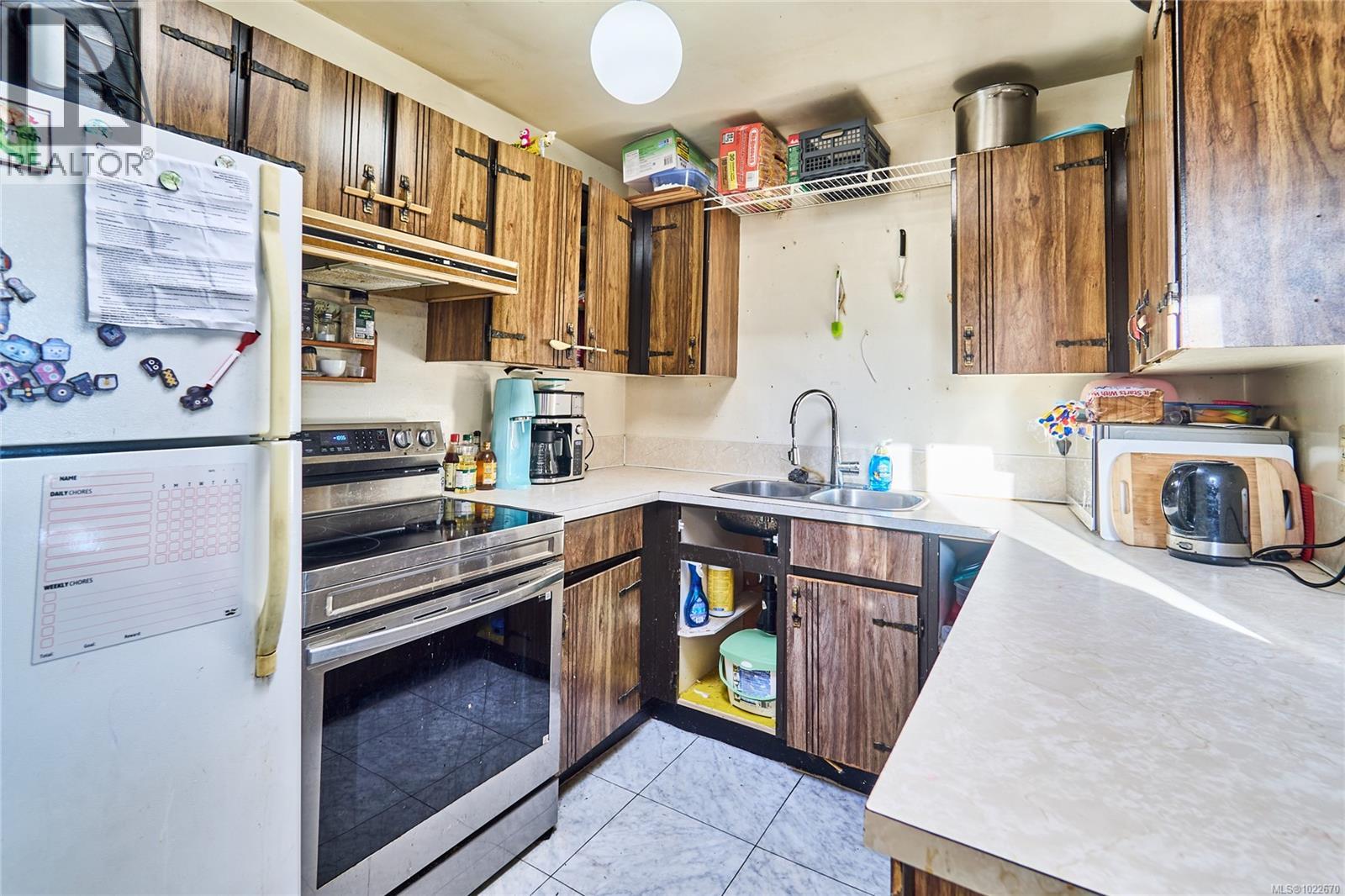 1445 Waddington Rd, Nanaimo