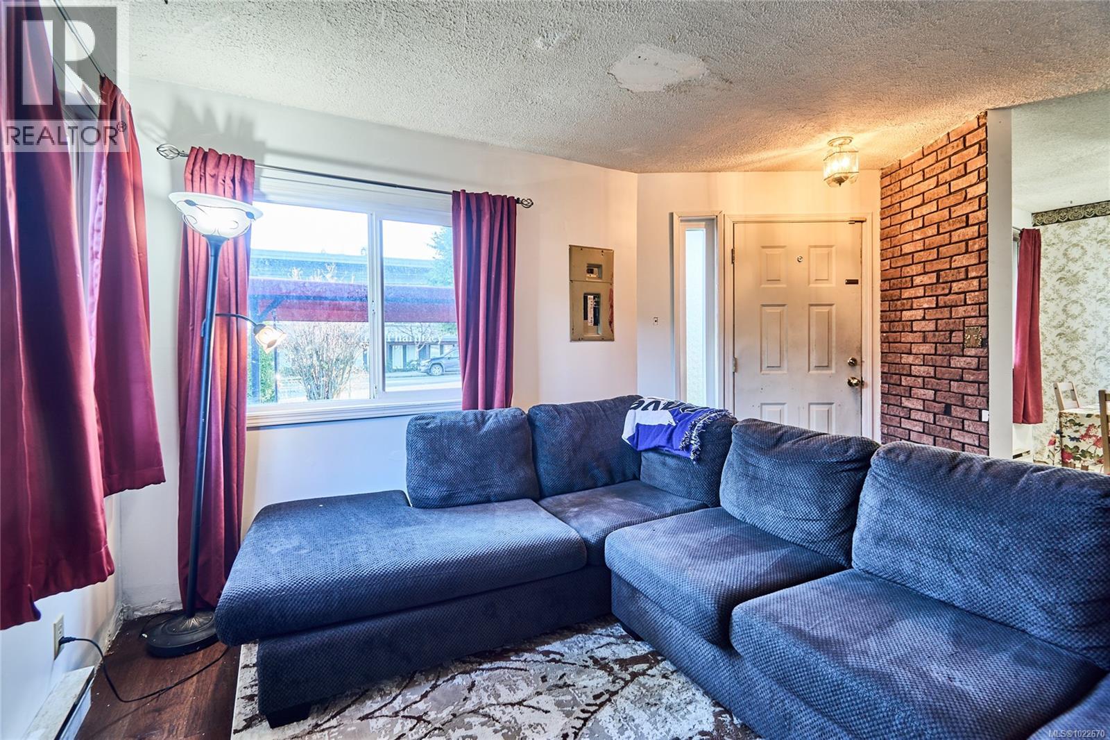 1445 Waddington Rd, Nanaimo