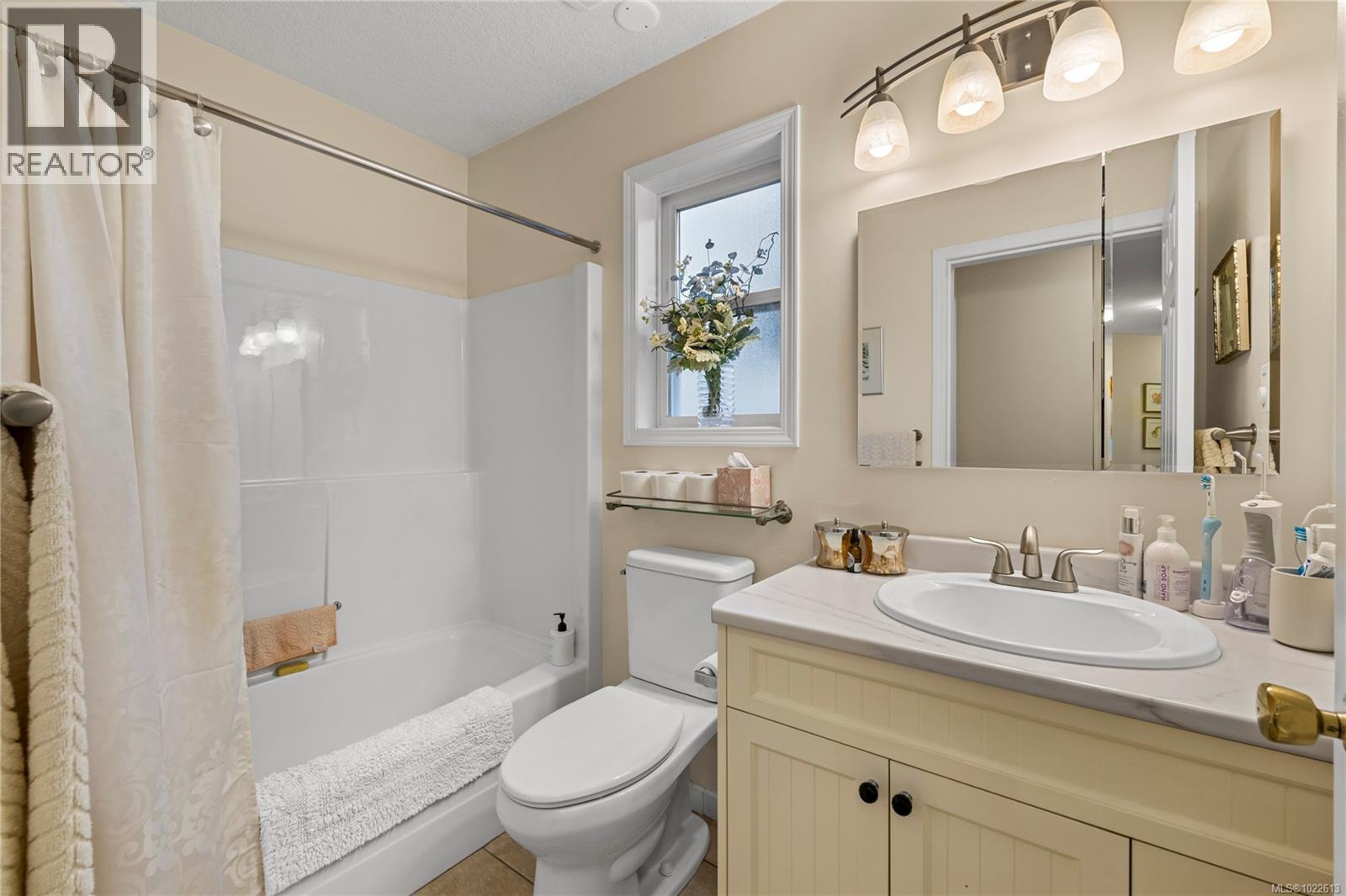 559 Juniper Dr, Qualicum Beach