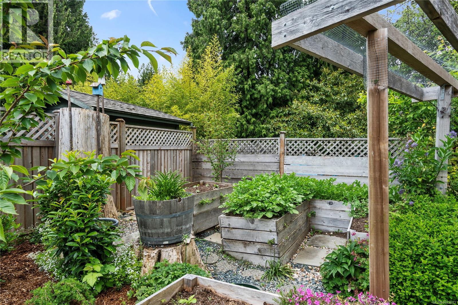 559 Juniper Dr, Qualicum Beach