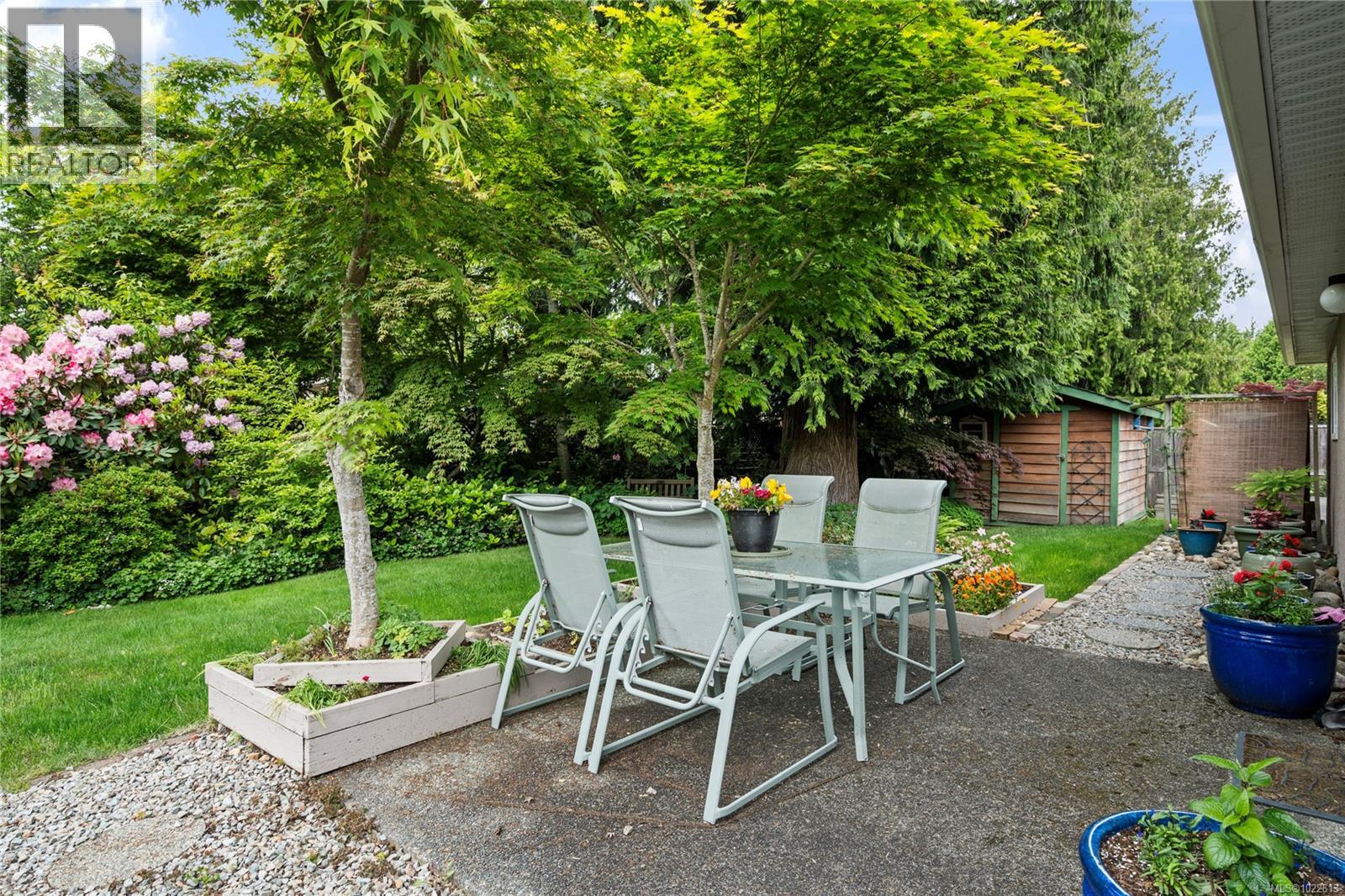 559 Juniper Dr, Qualicum Beach