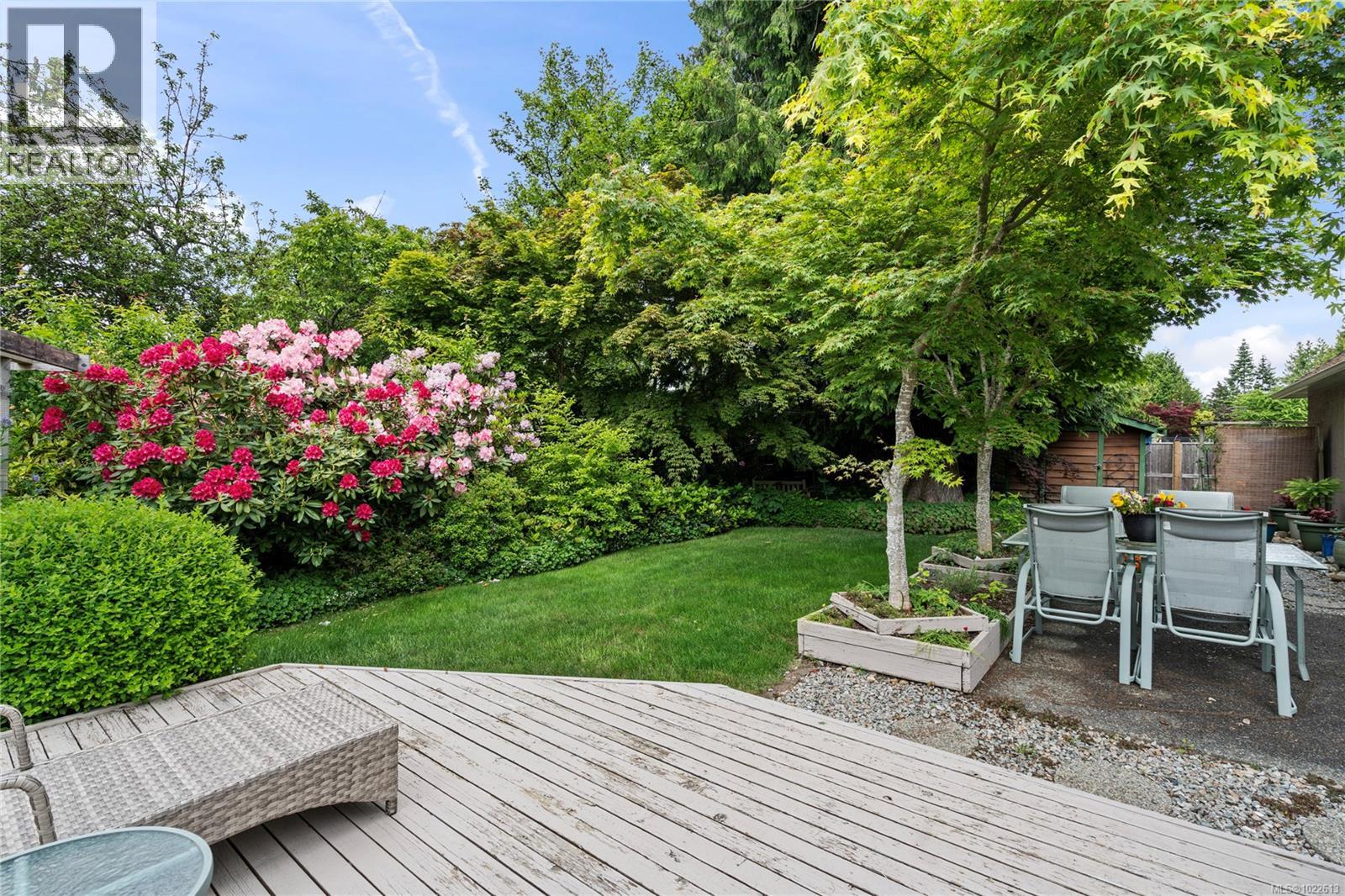 559 Juniper Dr, Qualicum Beach