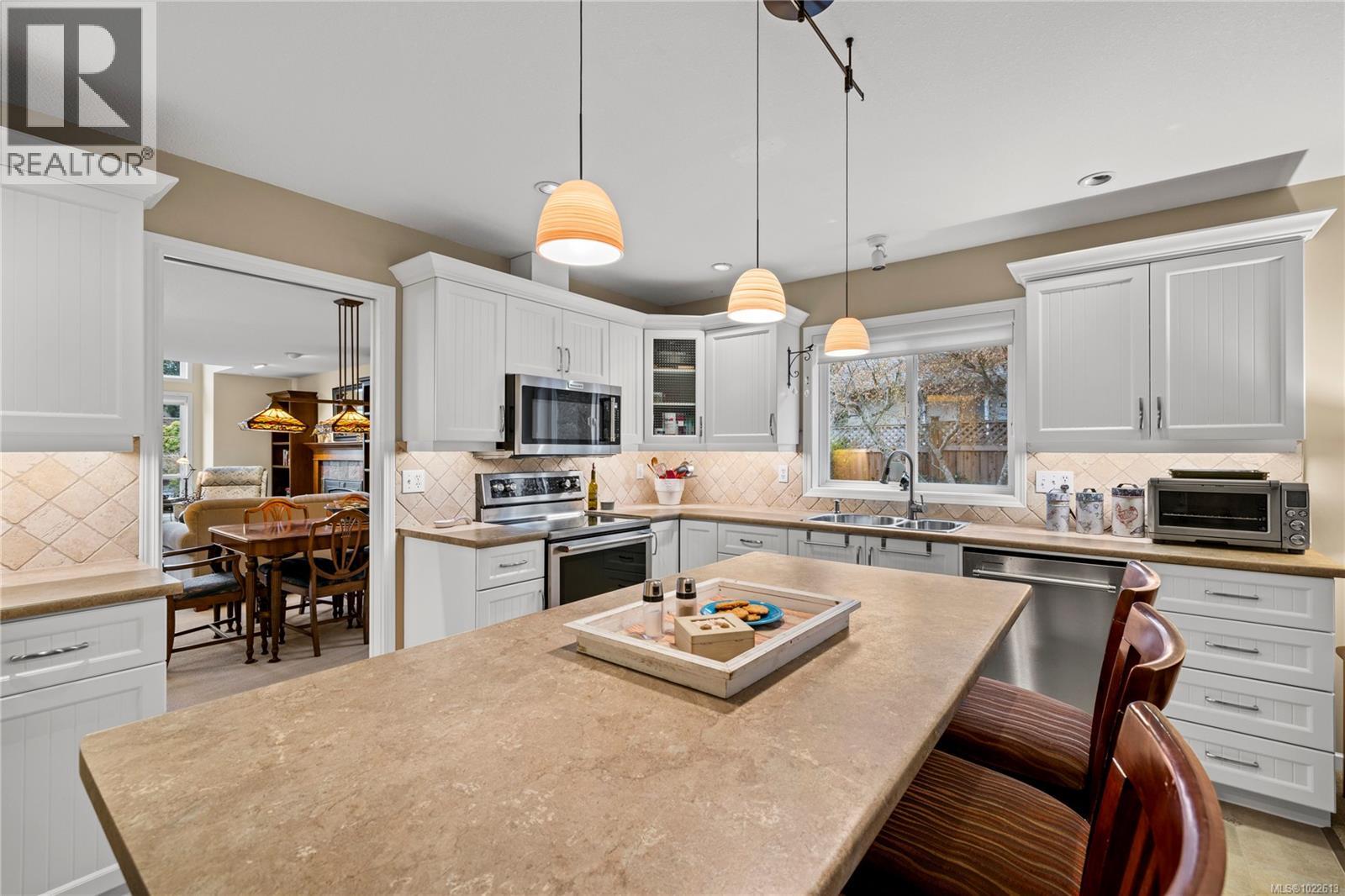 559 Juniper Dr, Qualicum Beach