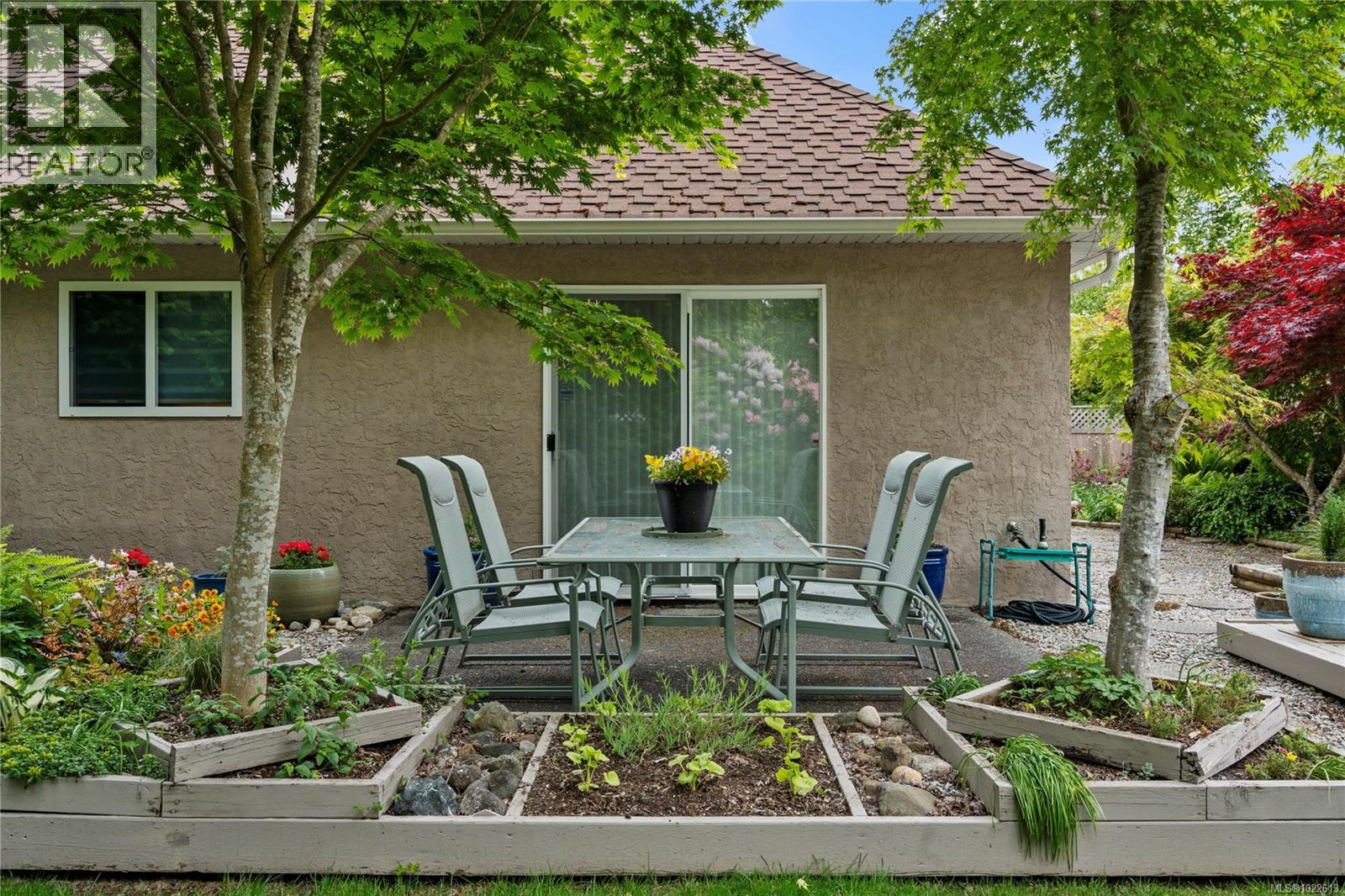 559 Juniper Dr, Qualicum Beach