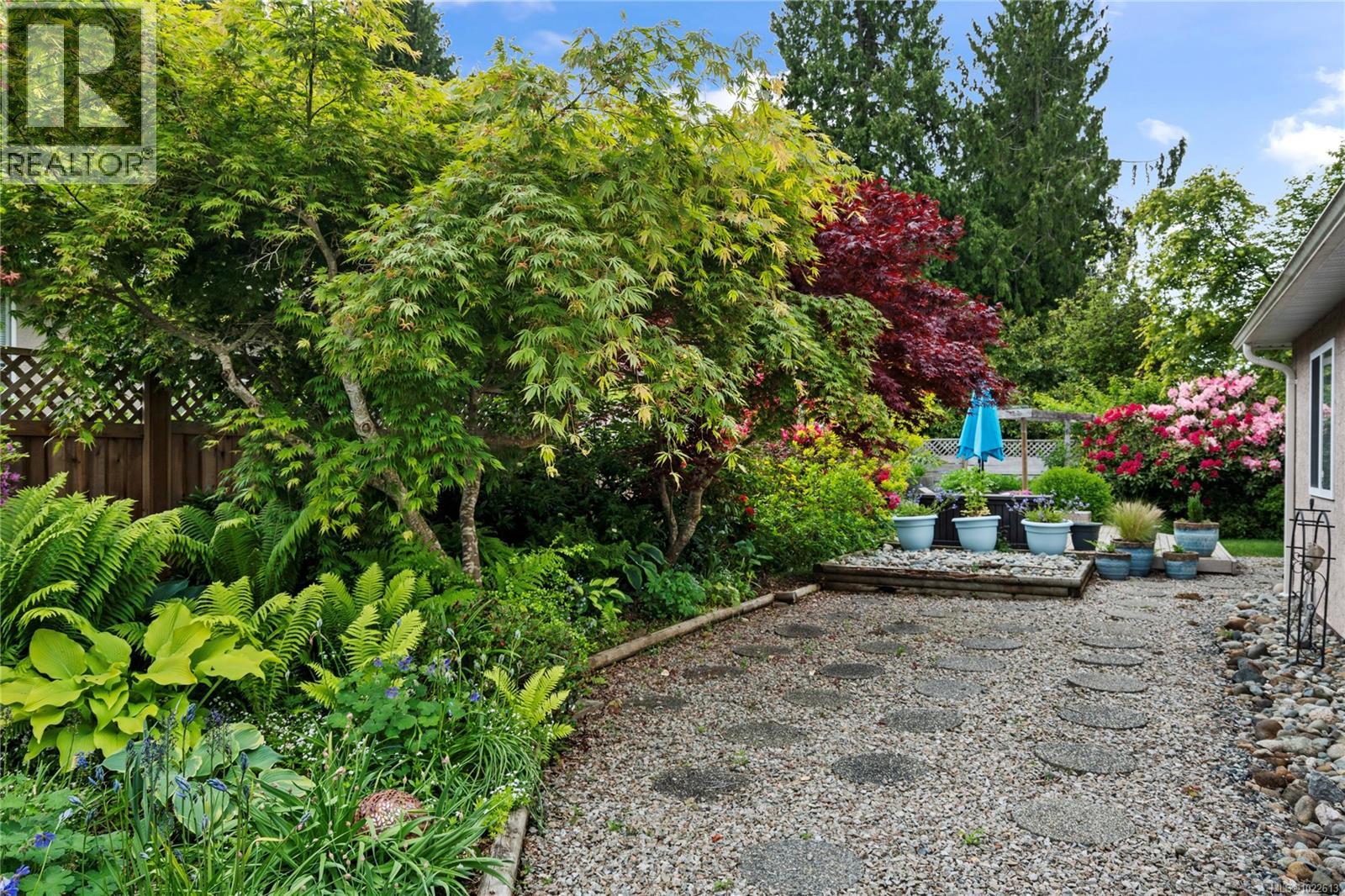 559 Juniper Dr, Qualicum Beach