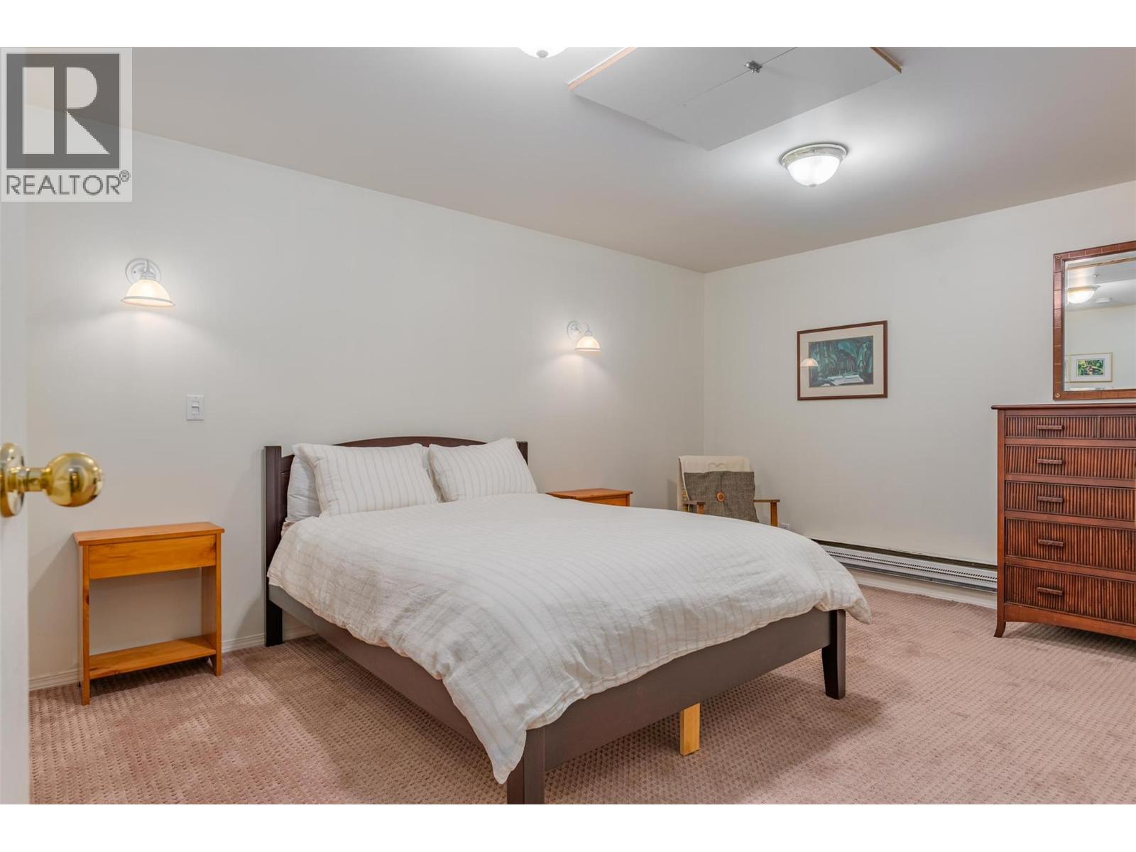 2266 Fifth Avenue, Rossland