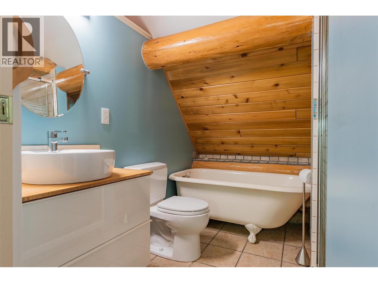 2266 Fifth Avenue, Rossland