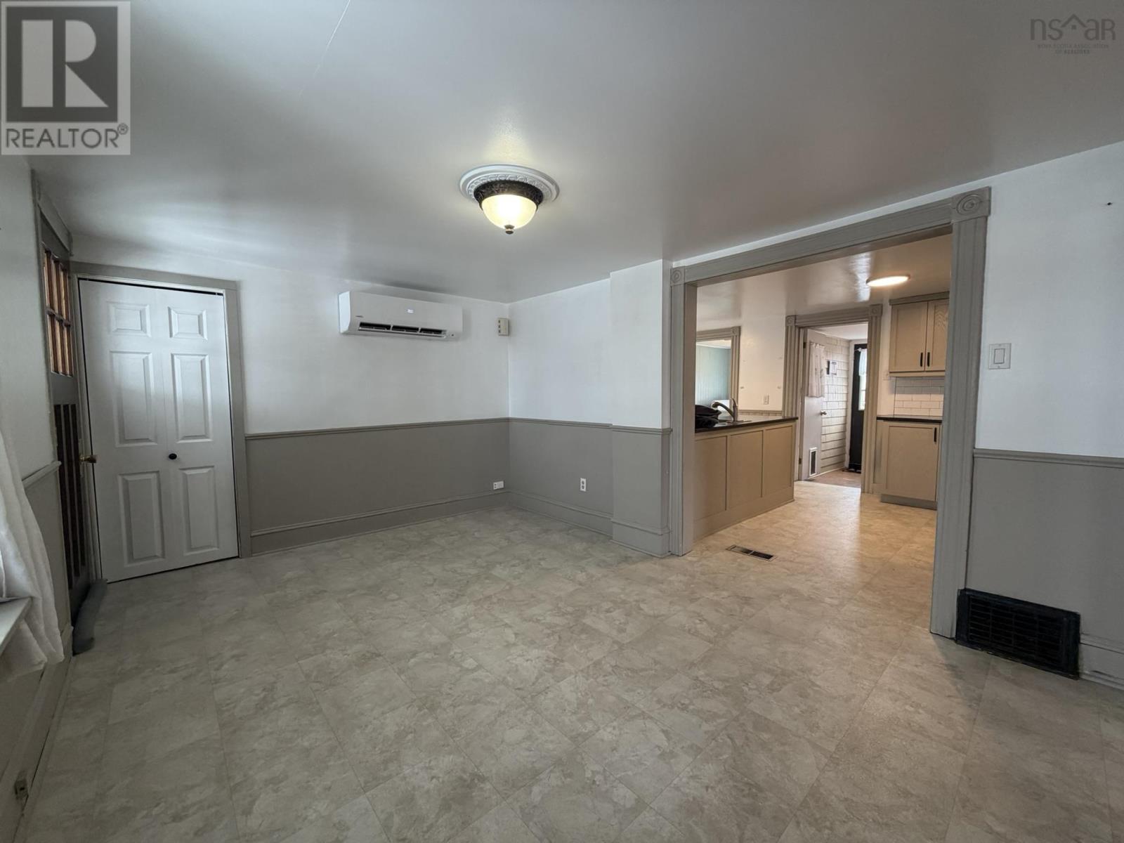 Property 11 of 31 of 33 RYLAND Avenue