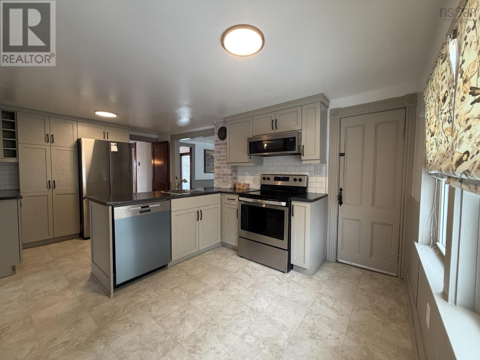 Property 14 of 31 of 33 RYLAND Avenue