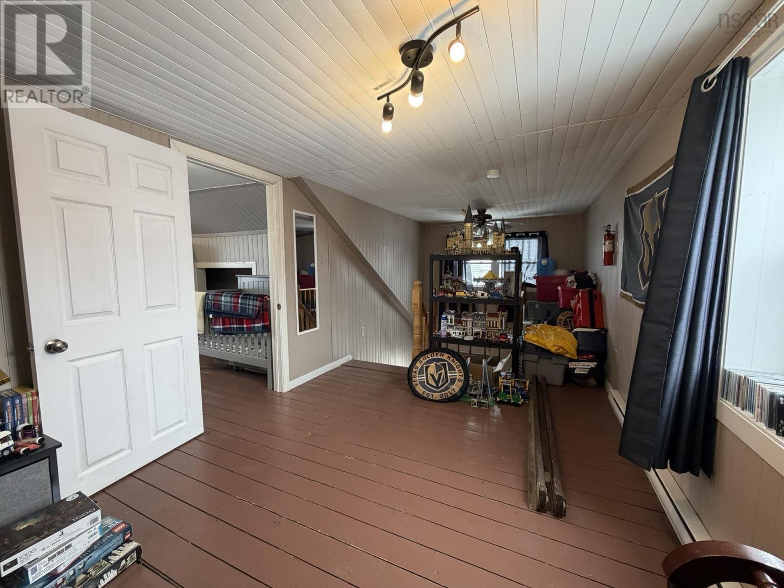 Property 25 of 31 of 33 RYLAND Avenue