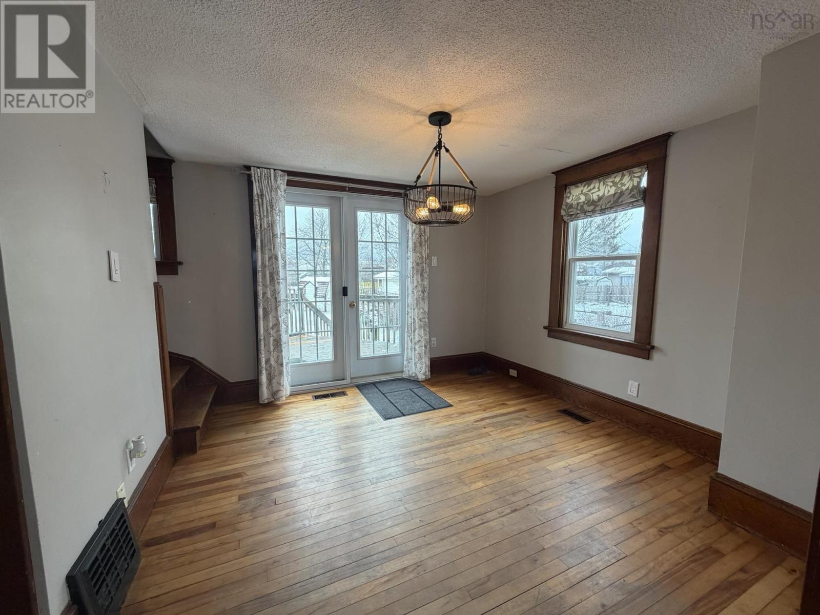 Property 17 of 31 of 33 RYLAND Avenue