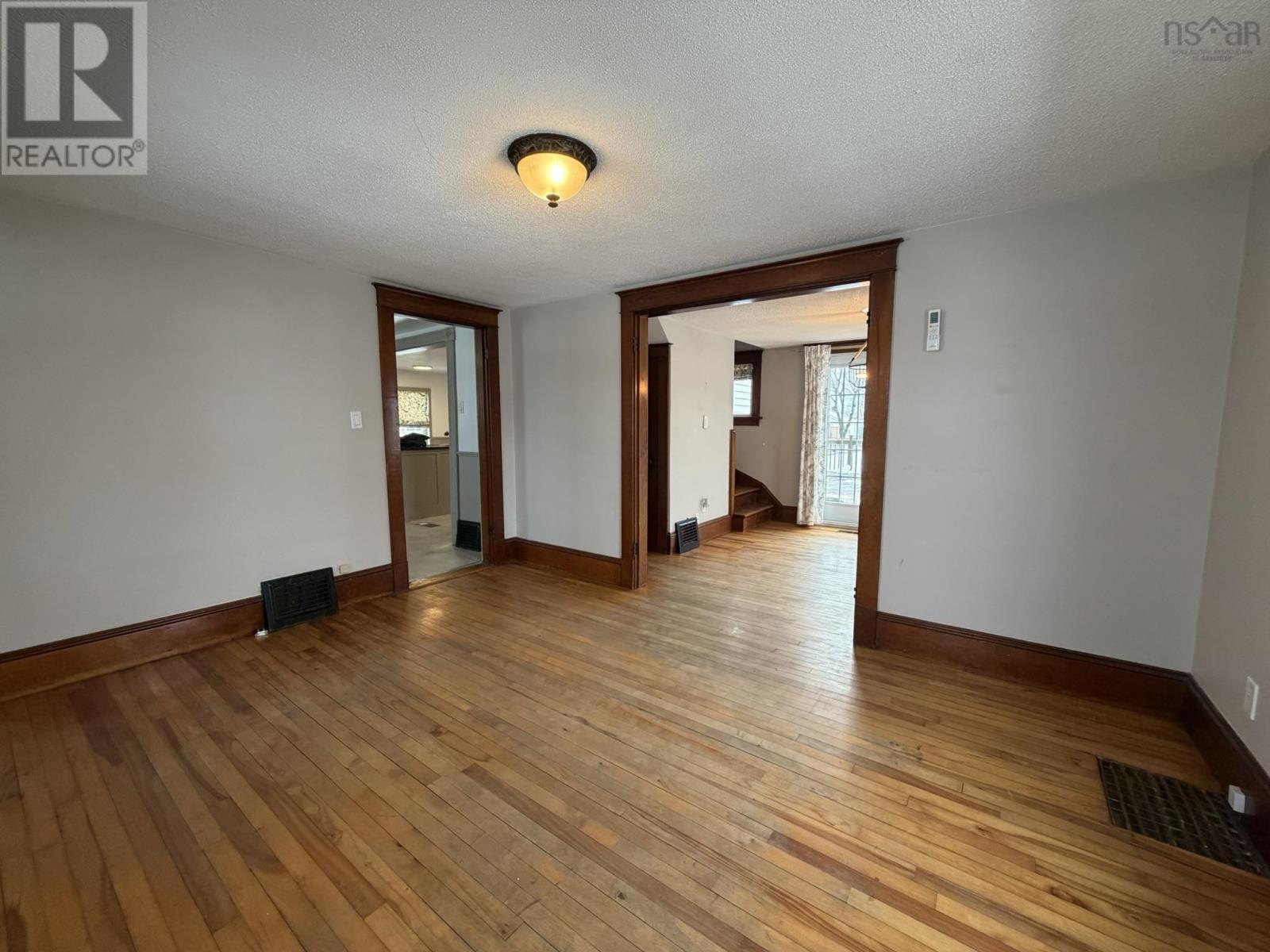 Property 8 of 31 of 33 RYLAND Avenue