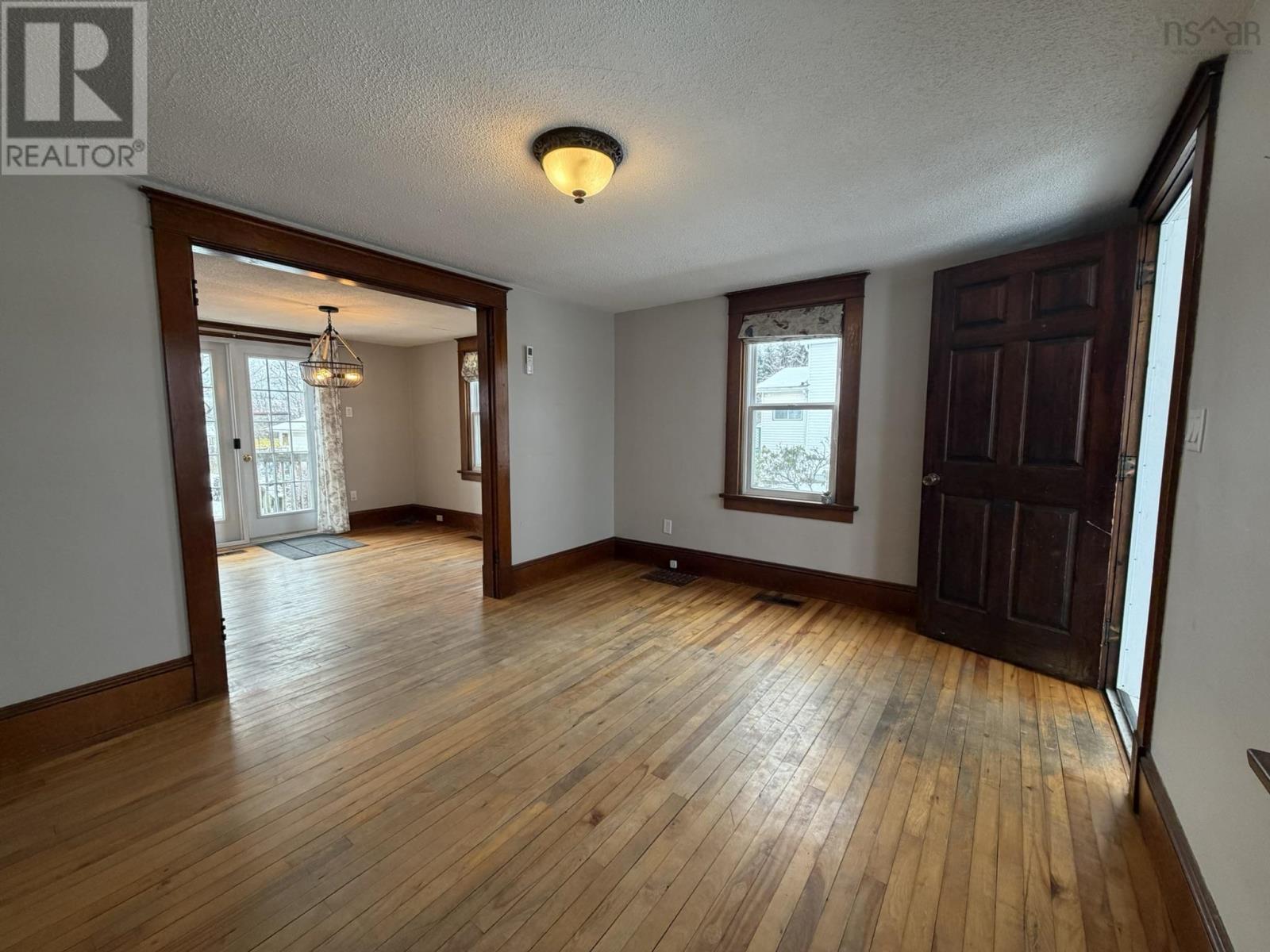 Property 7 of 31 of 33 RYLAND Avenue