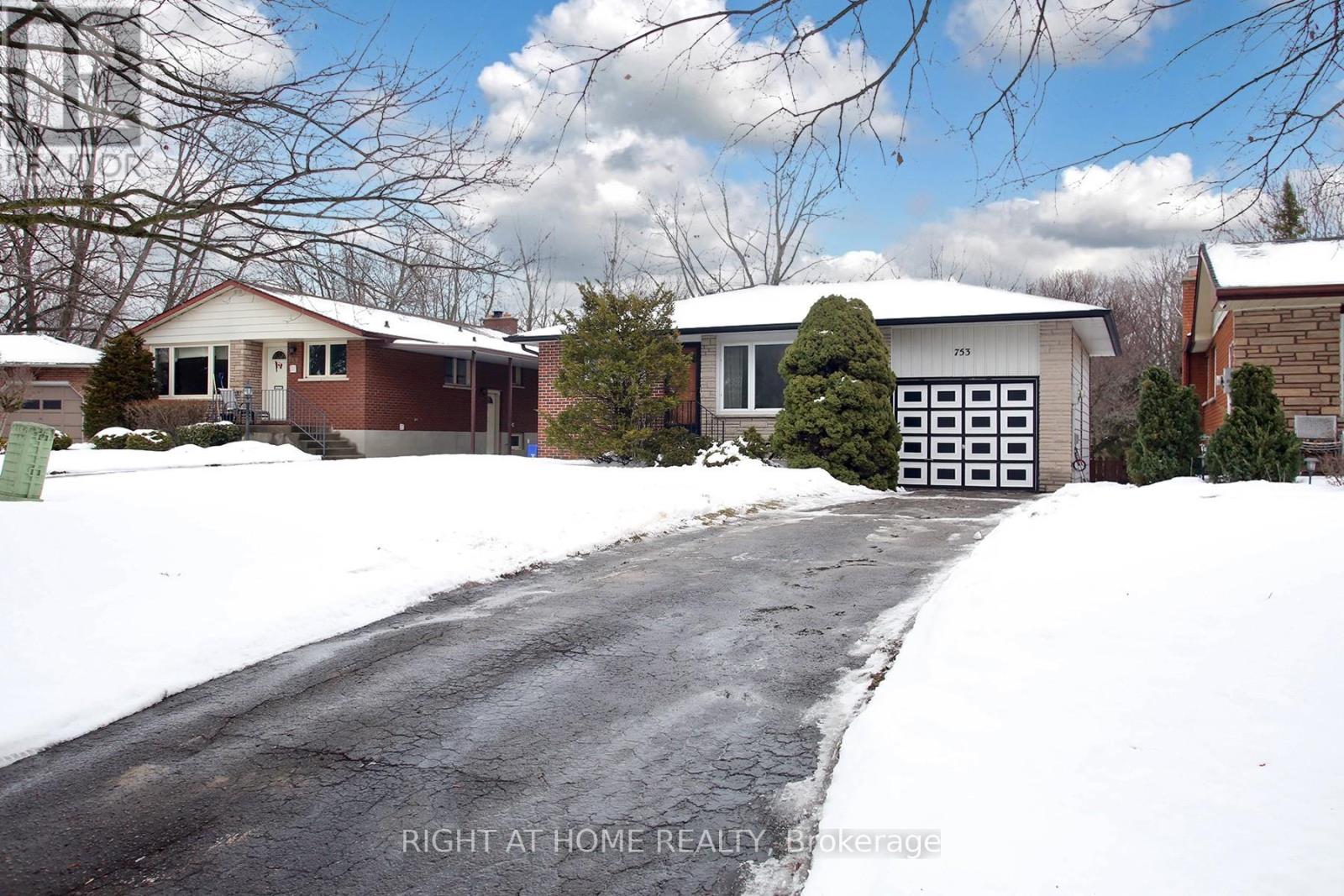 753 TARN COURT,Oshawa (McLaughlin),,