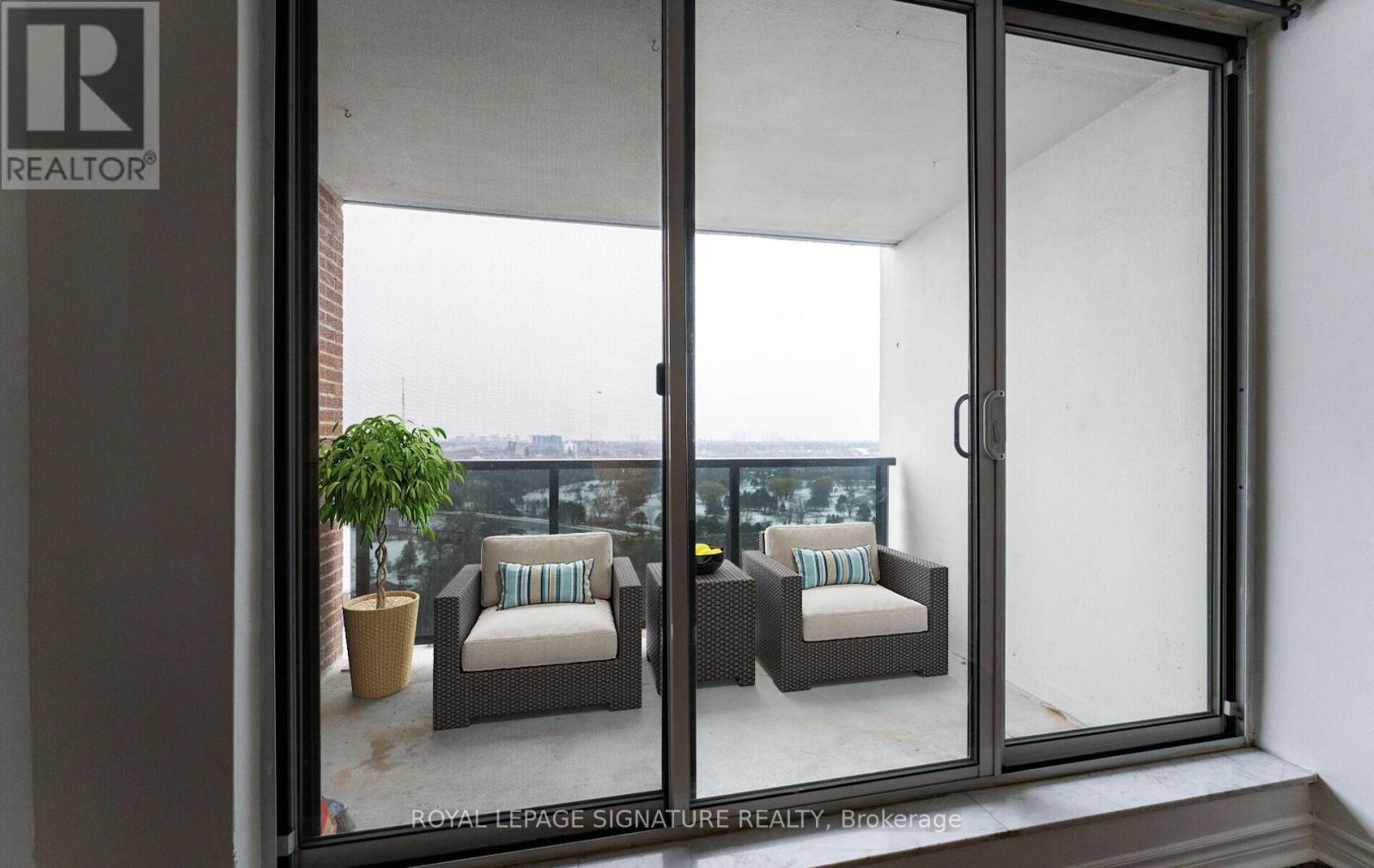 2011 - 85 EMMETT AVENUE - Photo 4 of 33, Toronto (Mount Dennis), Ontario