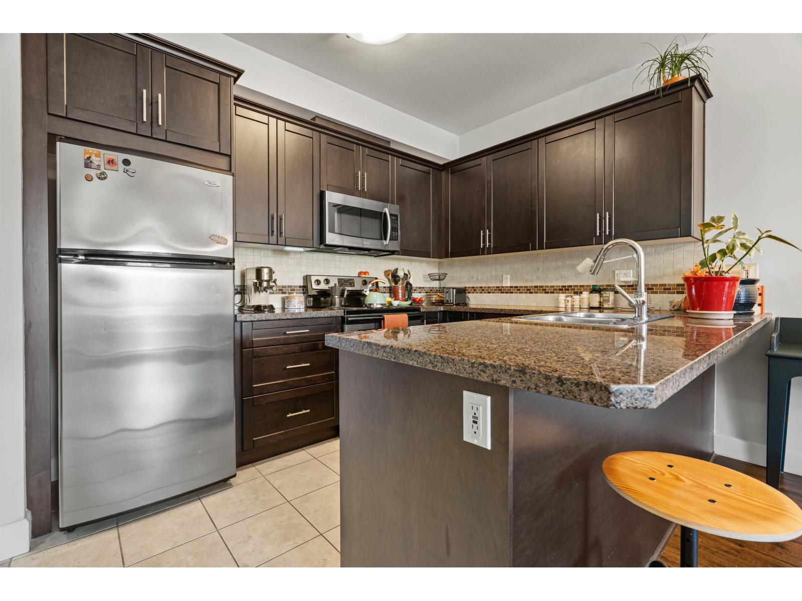 216 46262 FIRST AVENUE, Chilliwack Proper East, Chilliwack