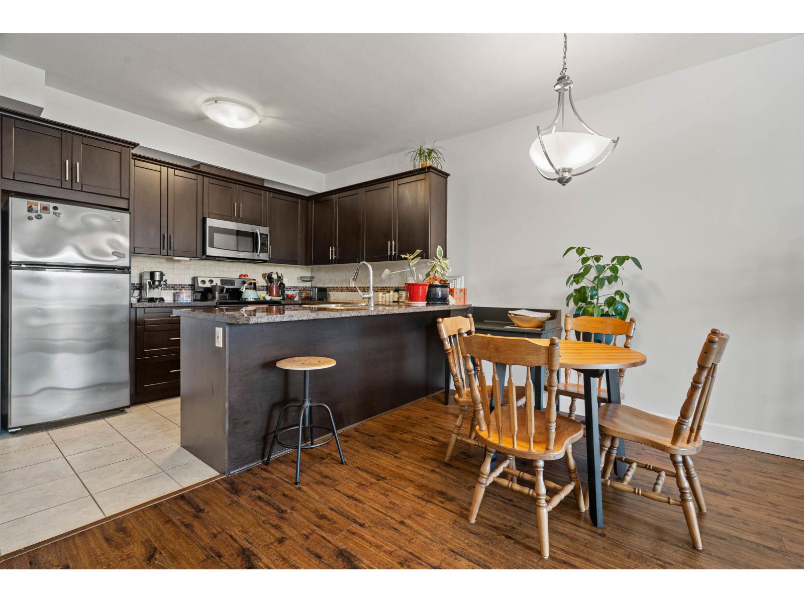 216 46262 FIRST AVENUE, Chilliwack Proper East, Chilliwack