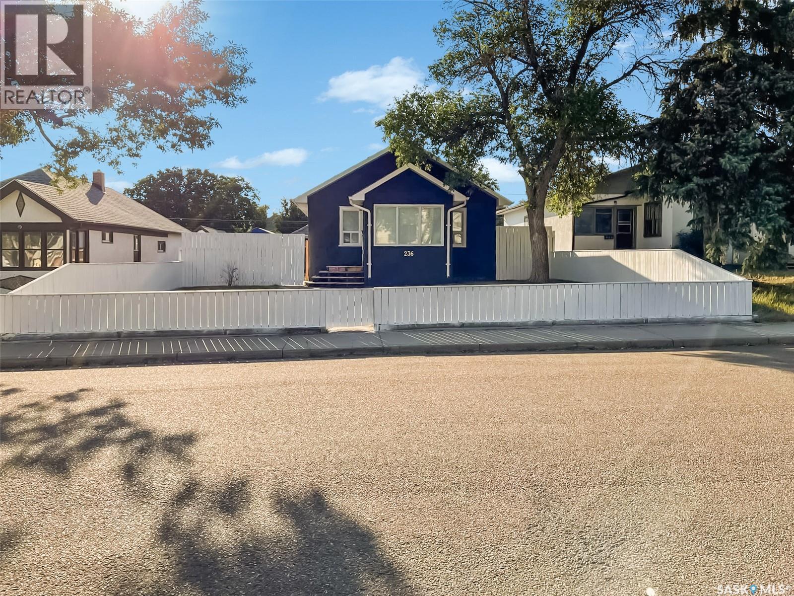 Single Family House Bungalow for Sale in  th AVENUE NW Swift Current 