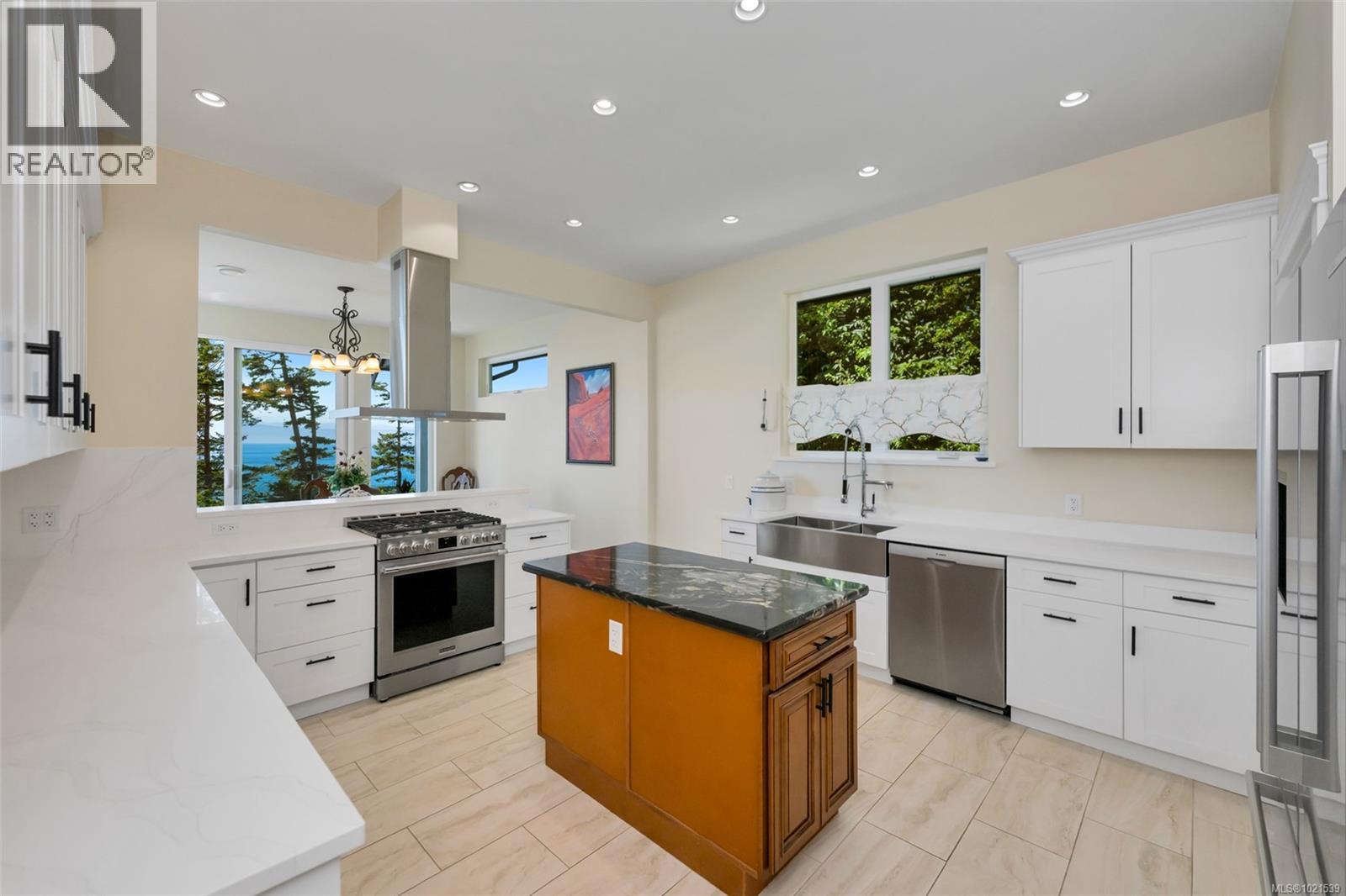 2476 Lighthouse Point Rd, Sooke