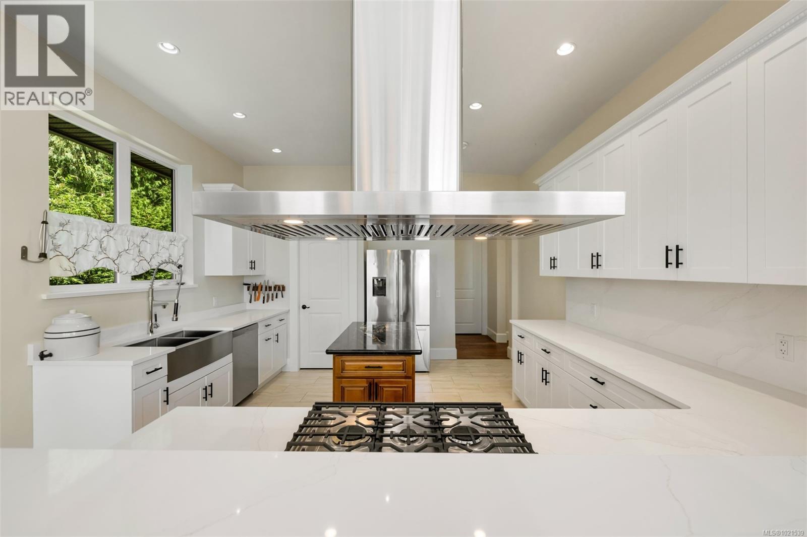 2476 Lighthouse Point Rd, Sooke