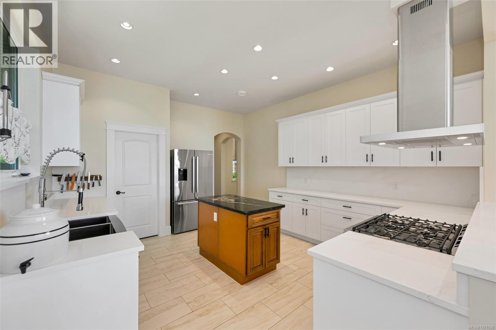 2476 Lighthouse Point Rd, Sooke