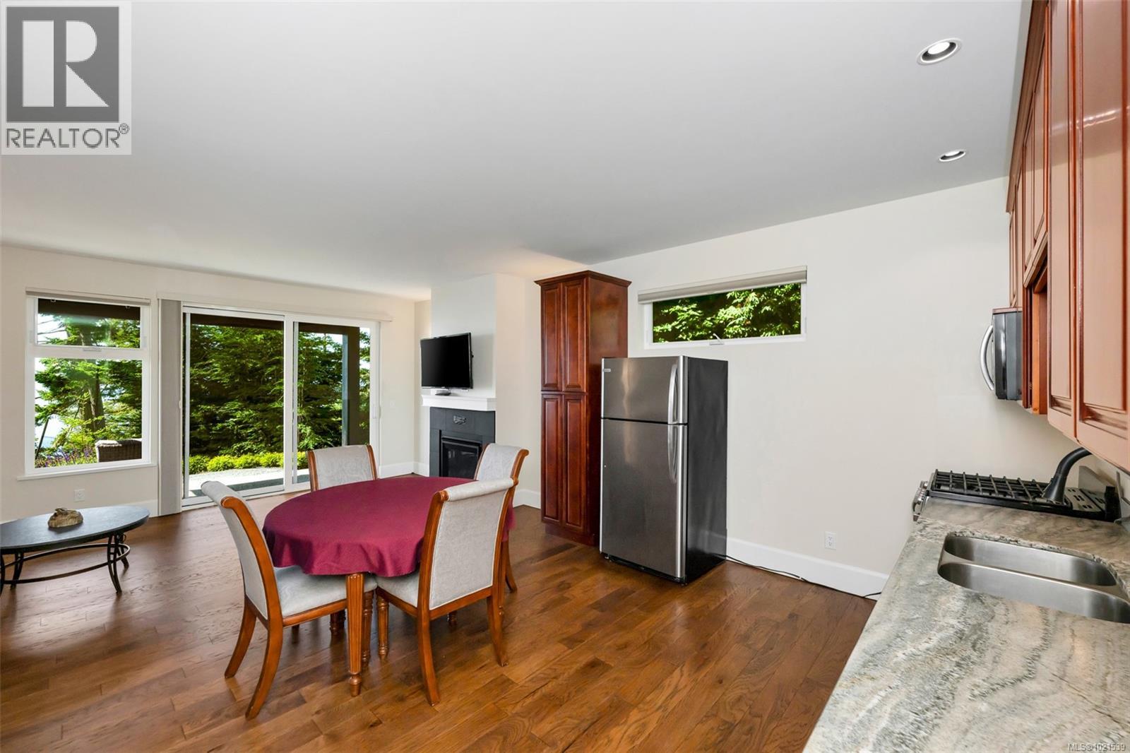 2476 Lighthouse Point Rd, Sooke