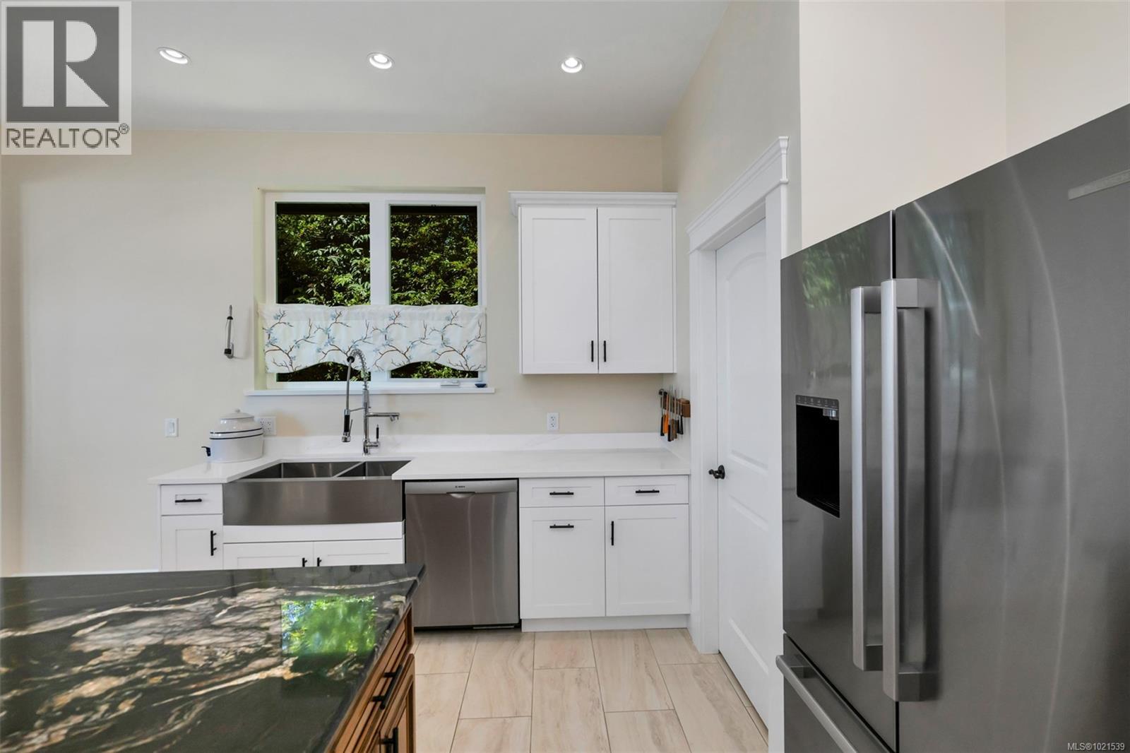 2476 Lighthouse Point Rd, Sooke