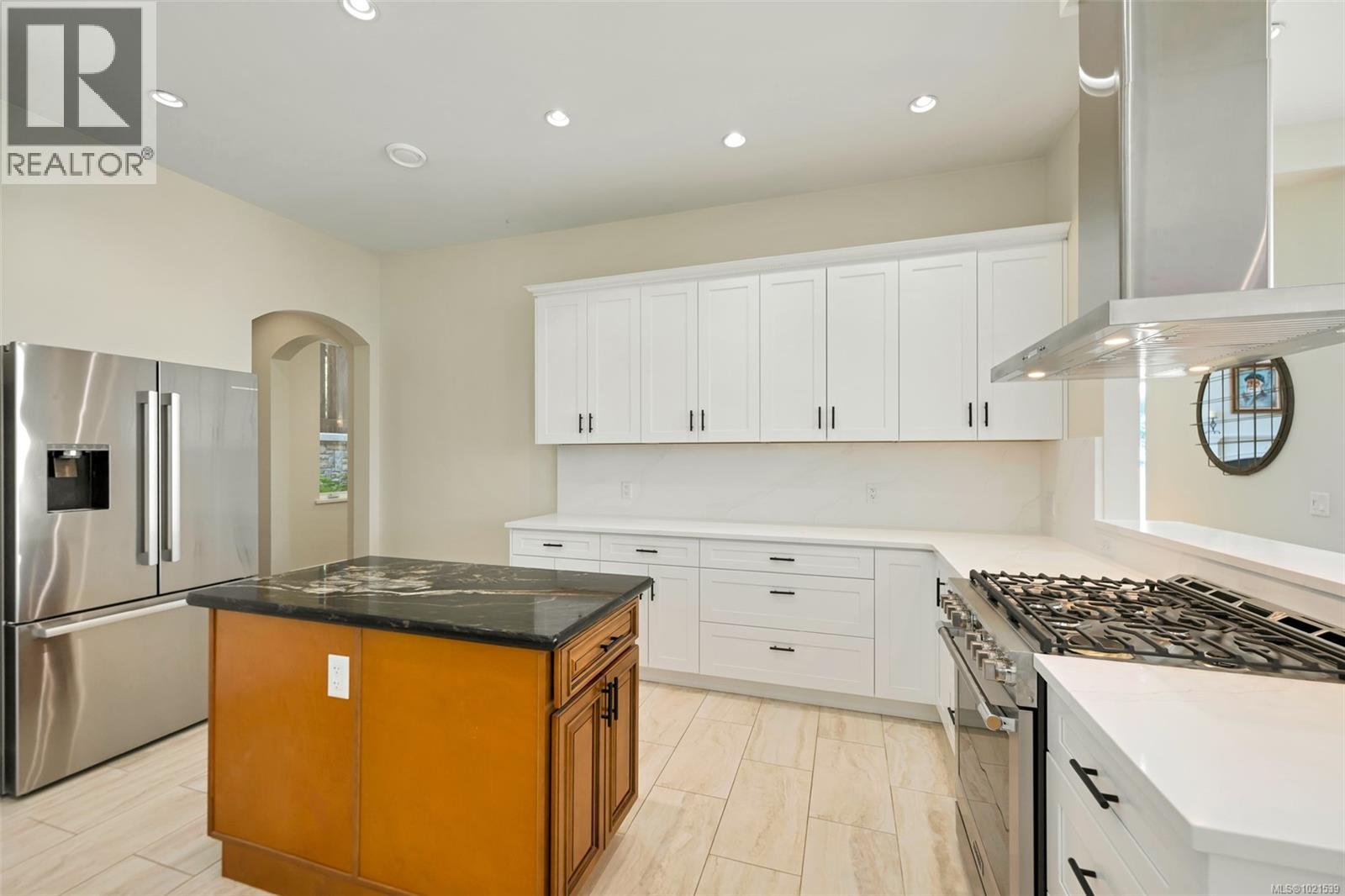 2476 Lighthouse Point Rd, Sooke