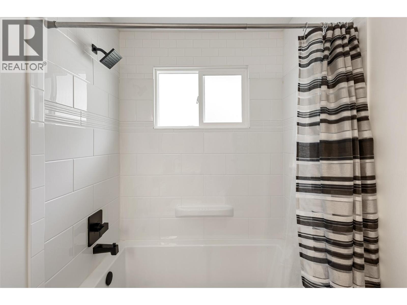  4239 4th Avenue, Peachland