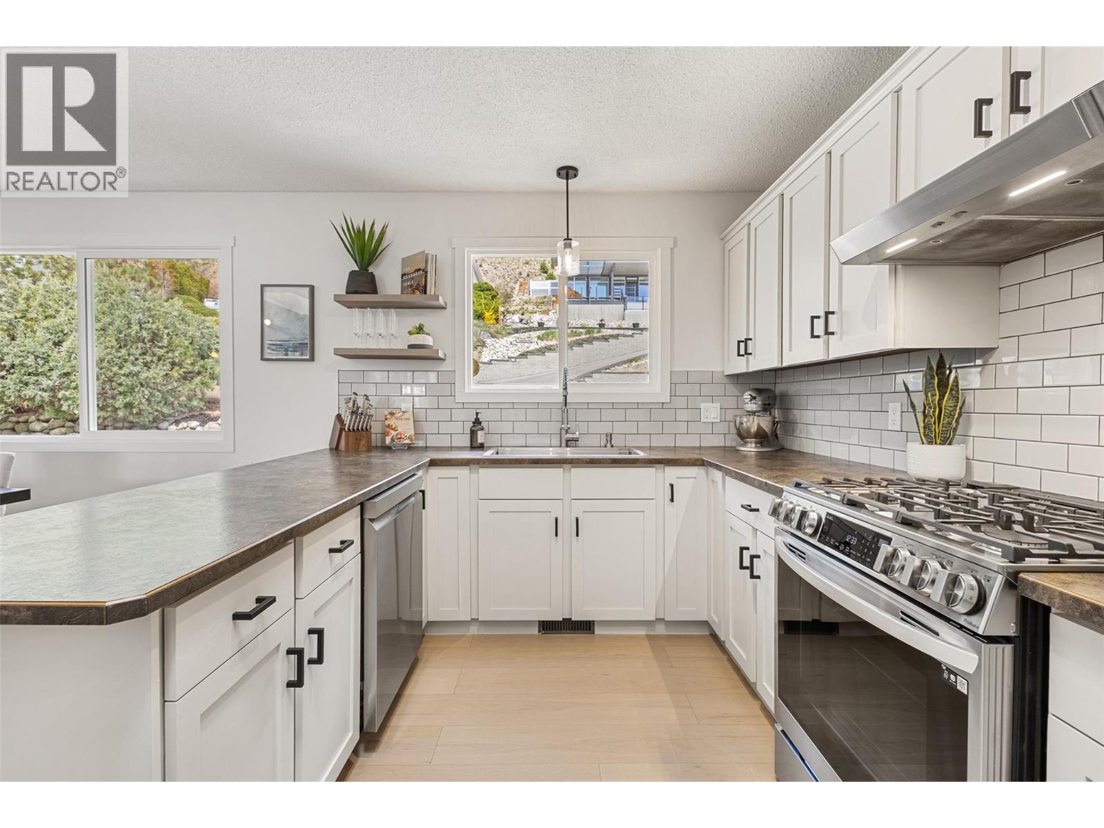  4239 4th Avenue, Peachland