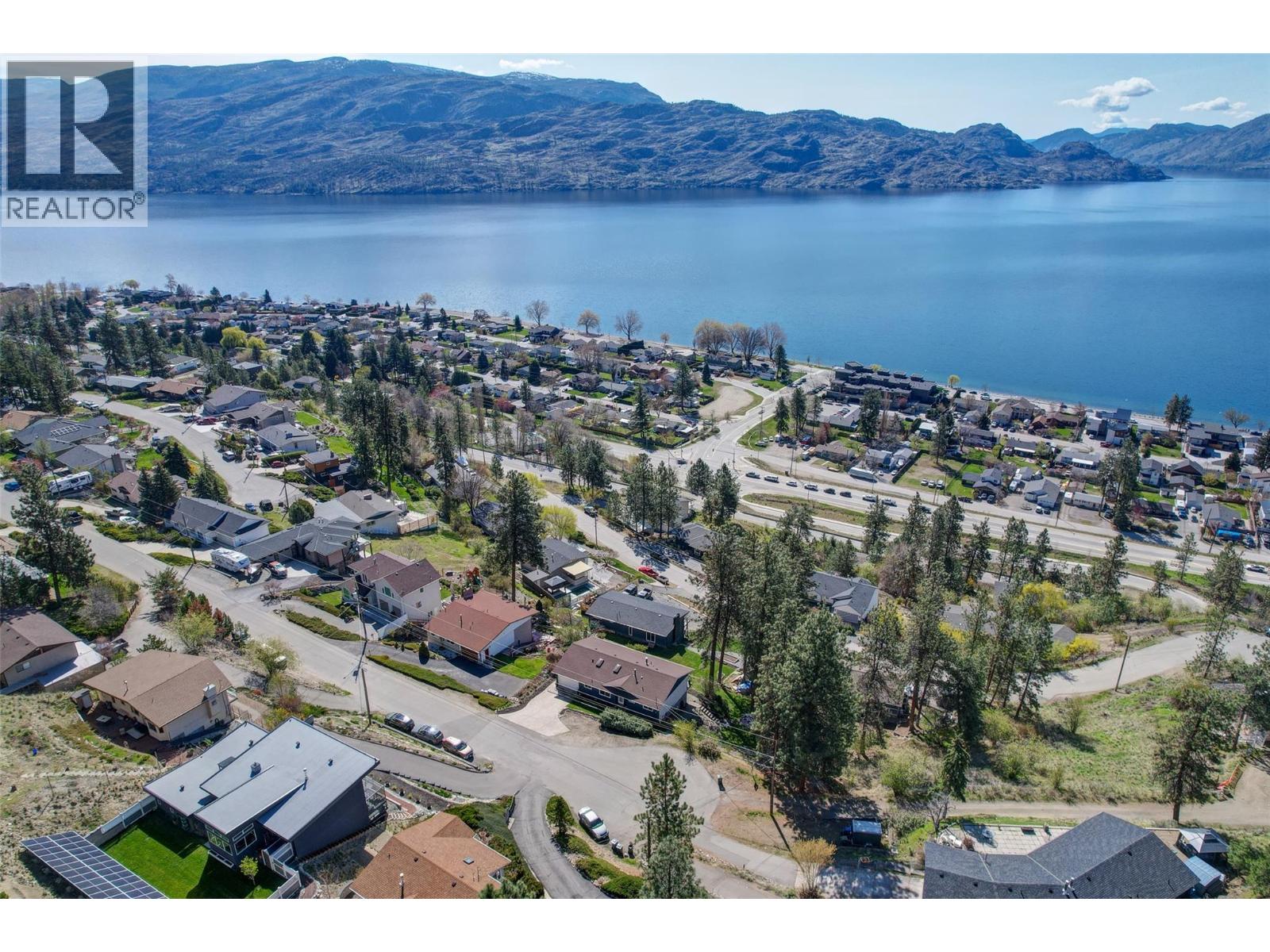  4239 4th Avenue, Peachland