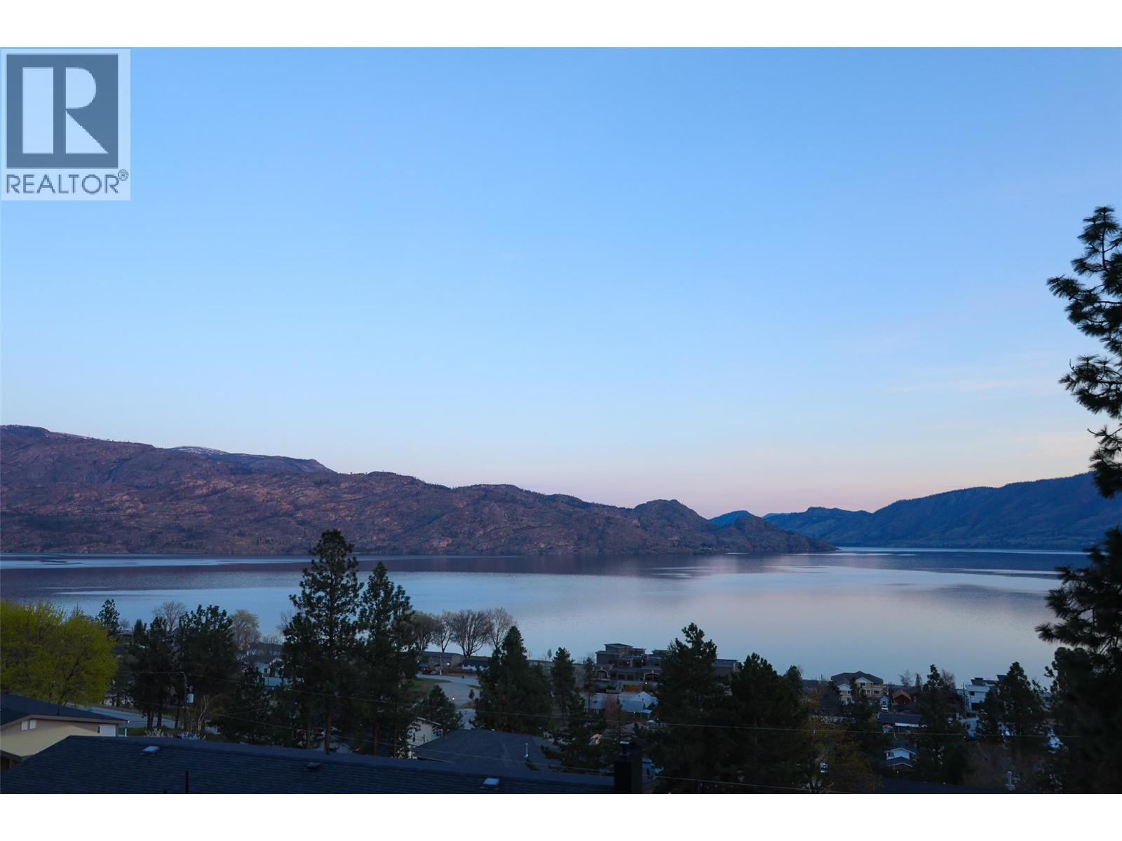 4239 4th Avenue, Peachland