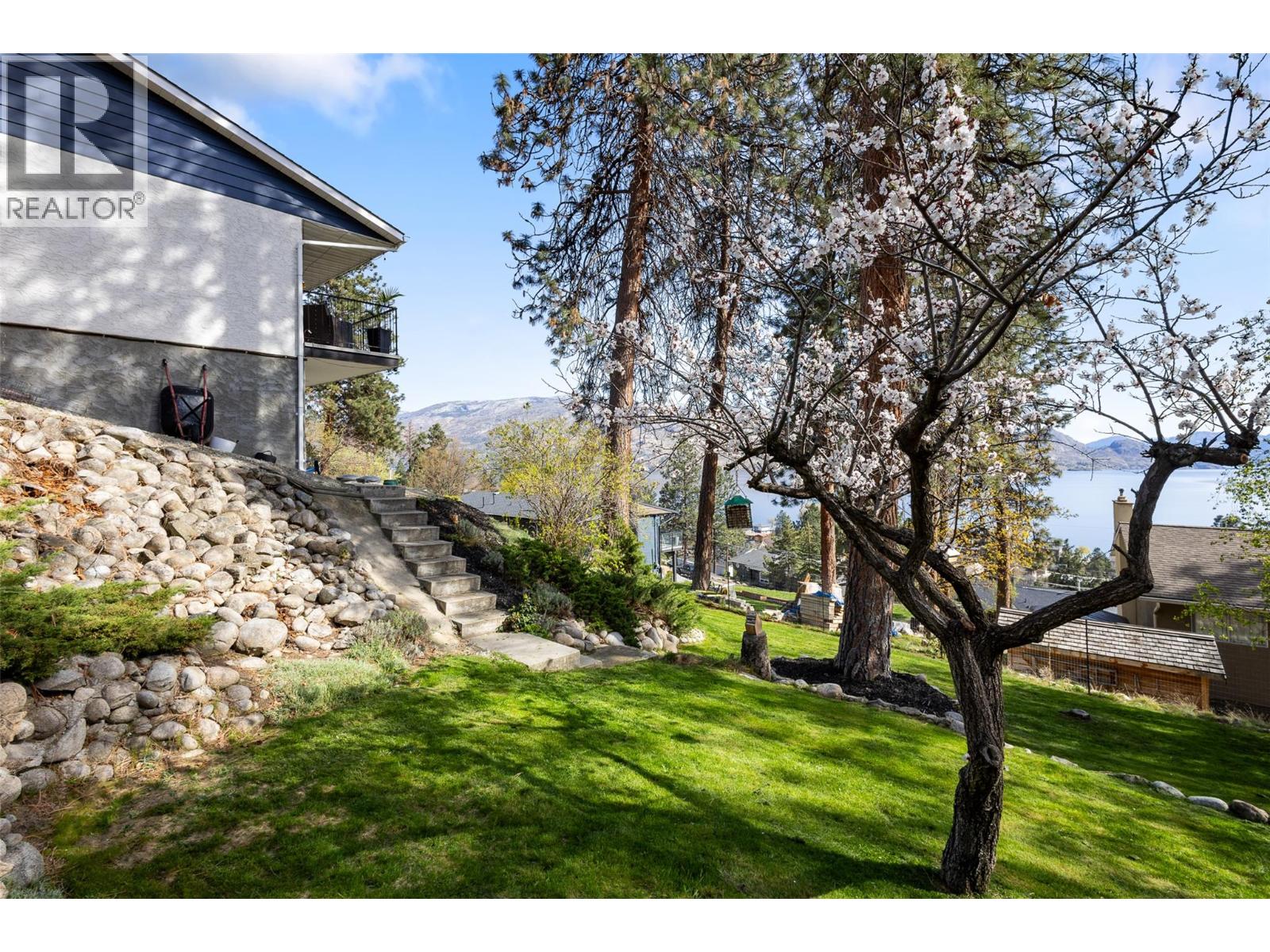  4239 4th Avenue, Peachland