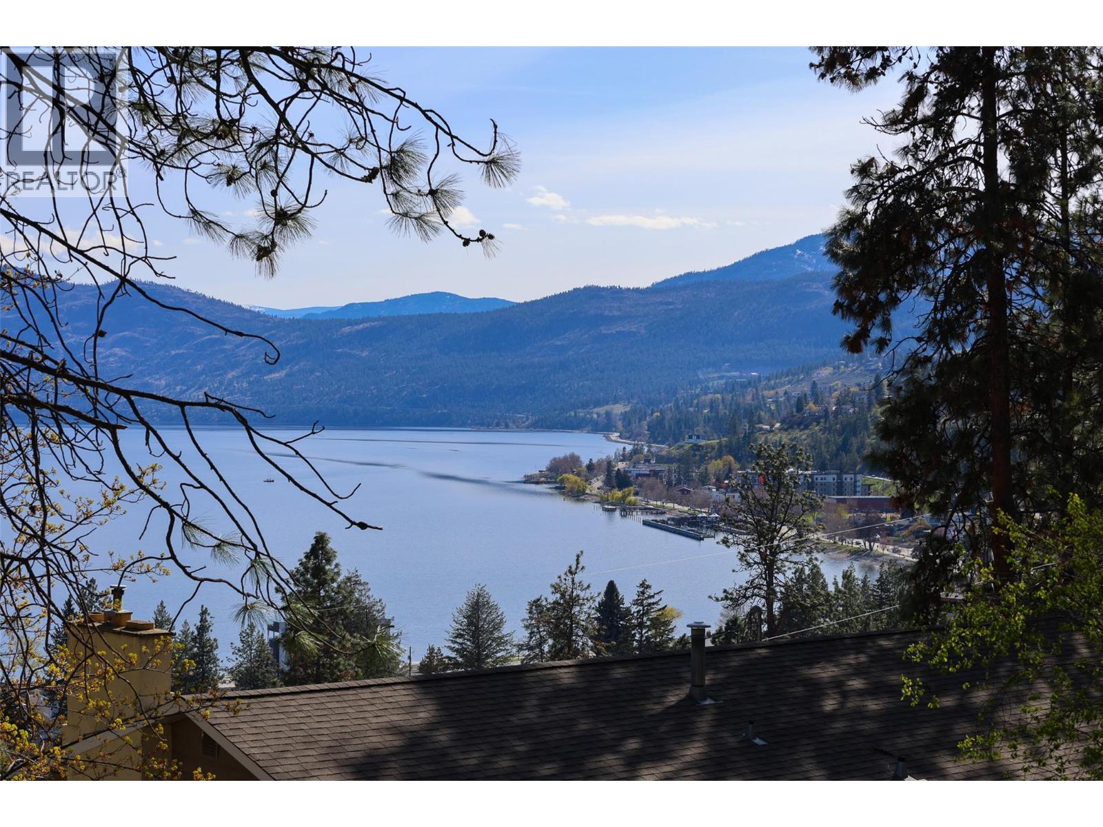  4239 4th Avenue, Peachland