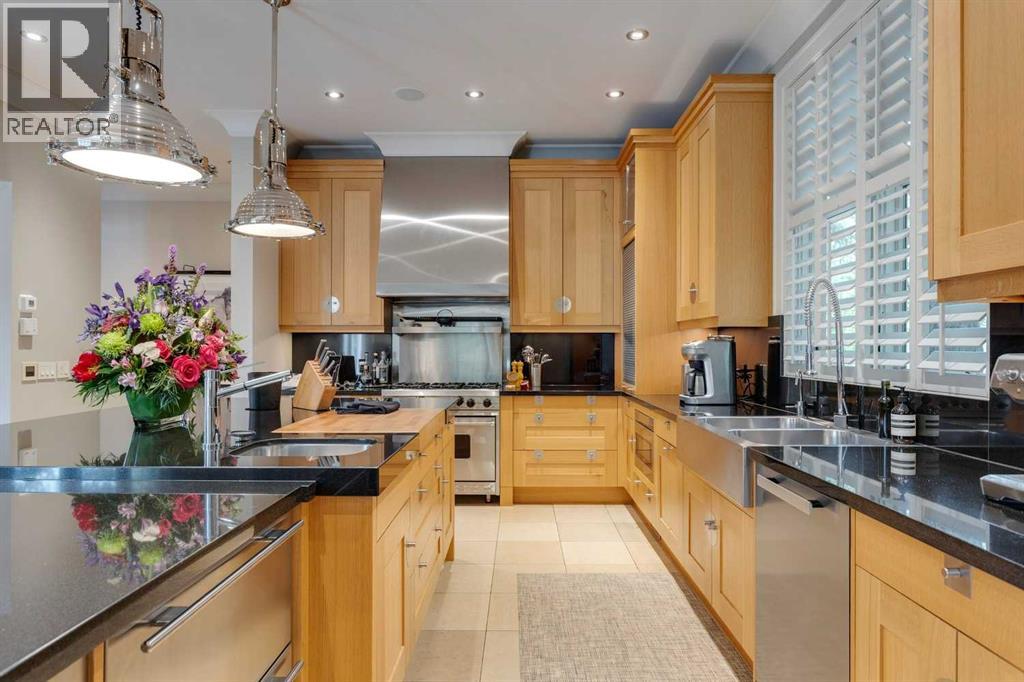 Single Family House for Sale in  Montcalm Crescent SW Upper Mount Royal Calgary 