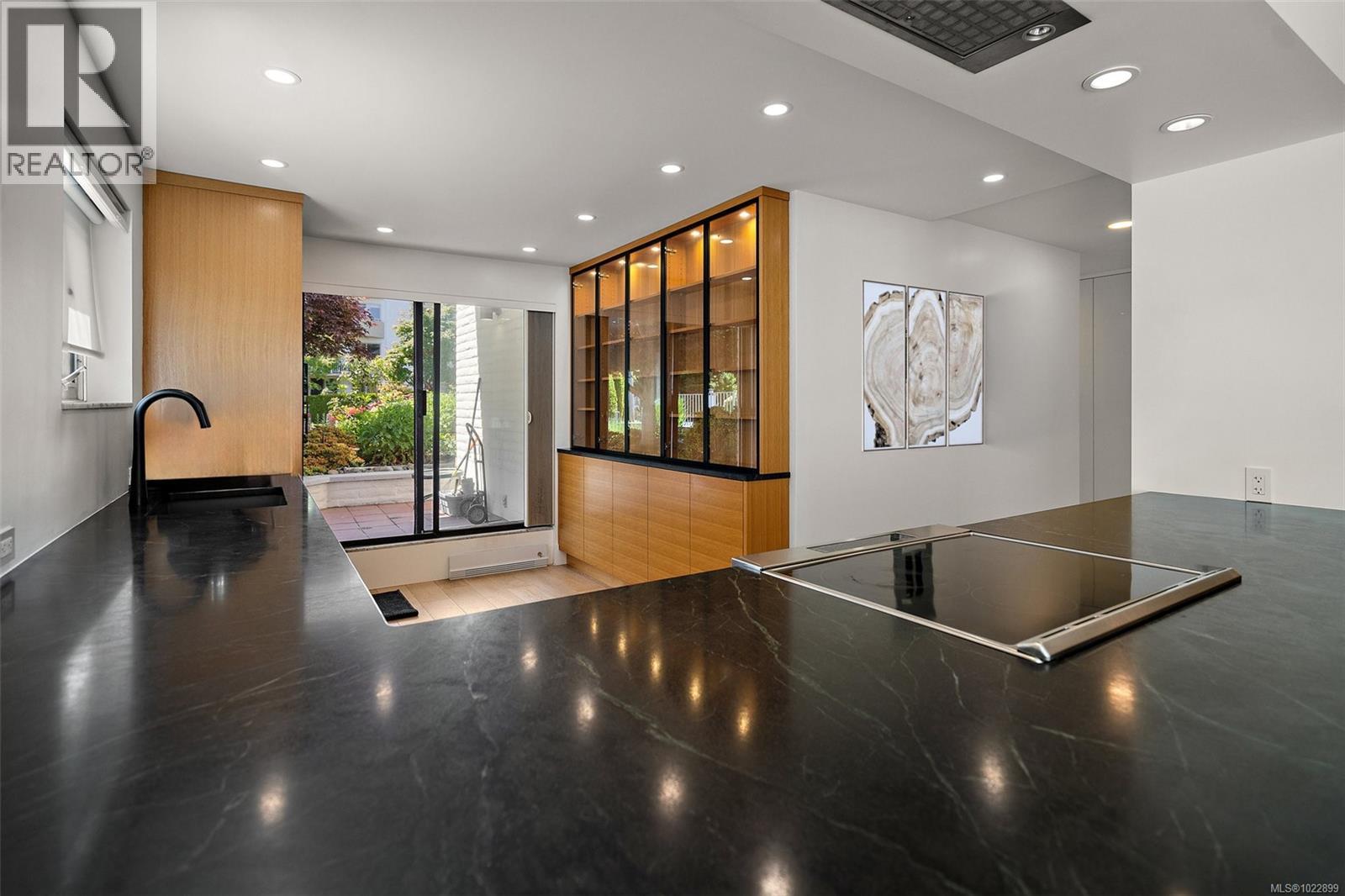 109 1370 Beach Drive, Oak Bay