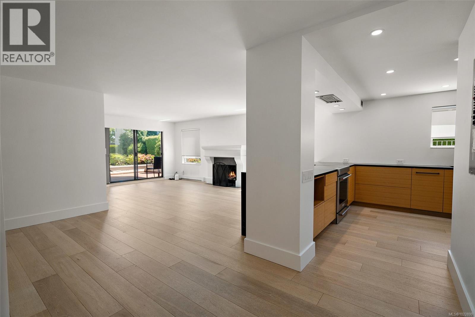 109 1370 Beach Drive, Oak Bay