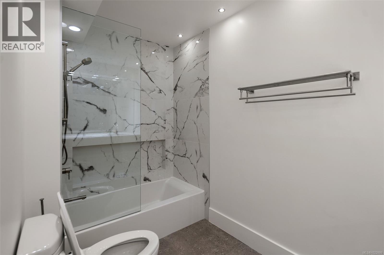 109 1370 Beach Drive, Oak Bay