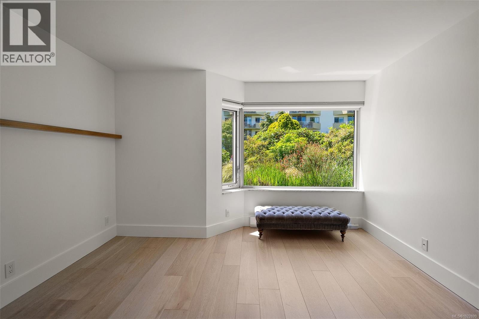 109 1370 Beach Drive, Oak Bay