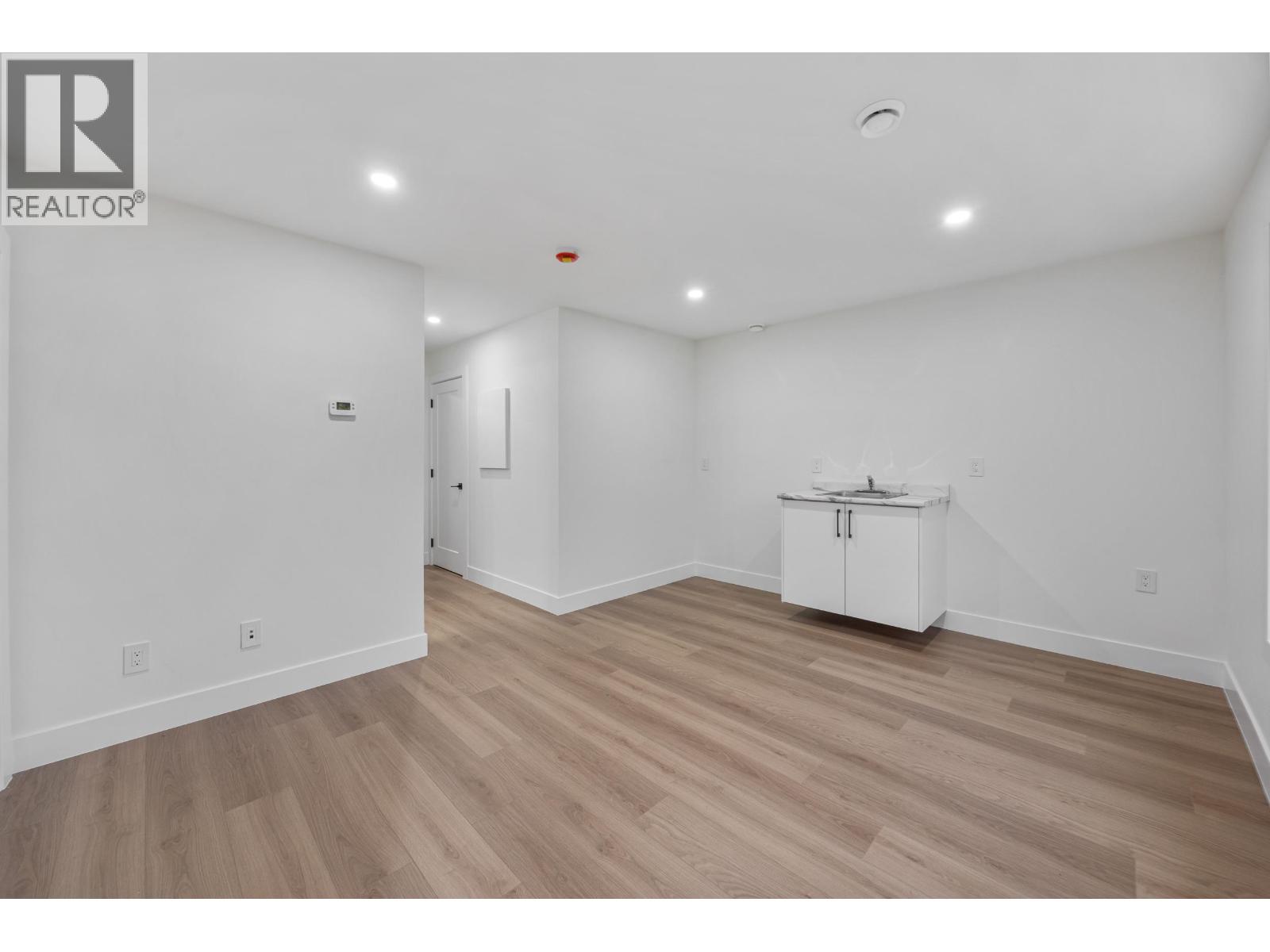 2 6639 ACACIA AVENUE, Burnaby