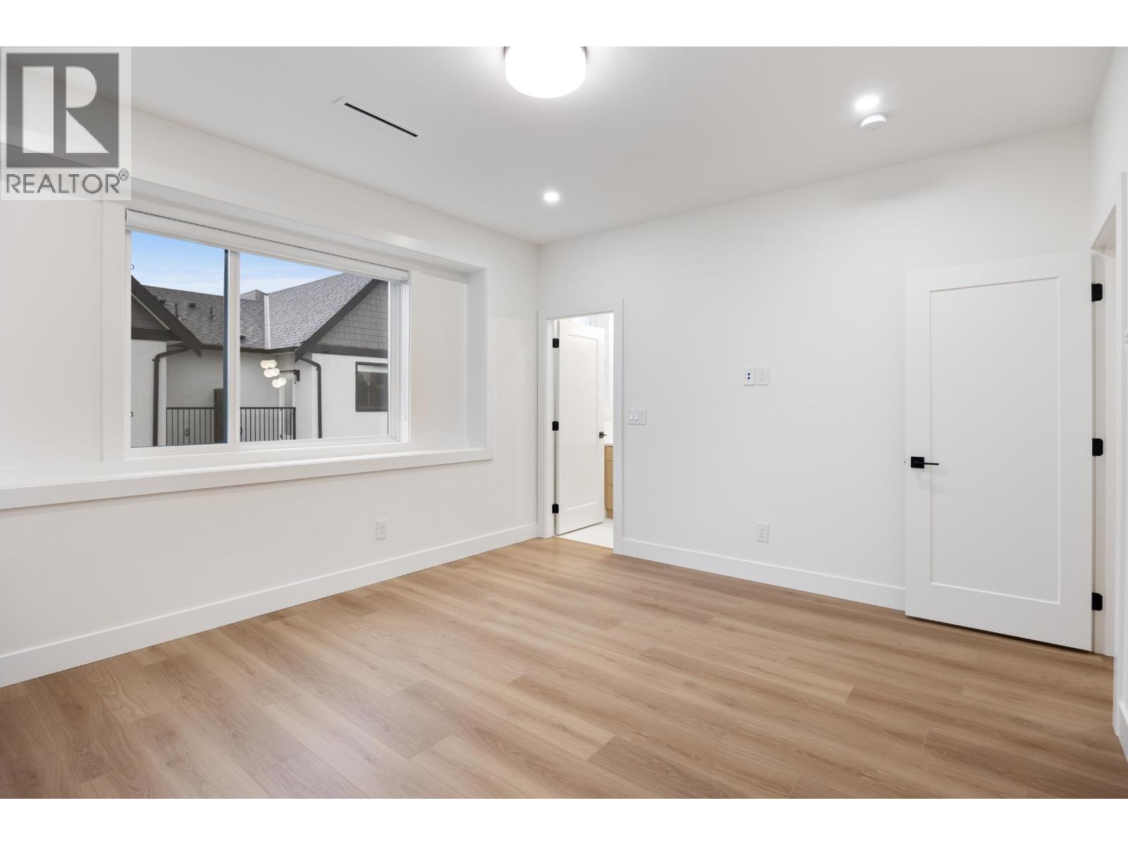 2 6639 ACACIA AVENUE, Burnaby