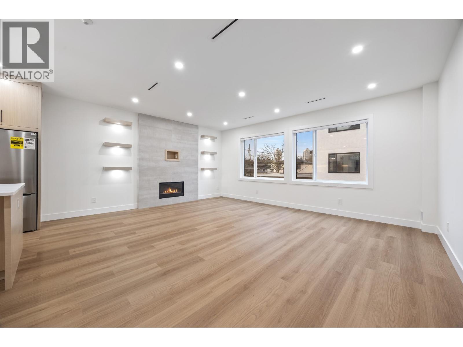 2 6639 ACACIA AVENUE, Burnaby