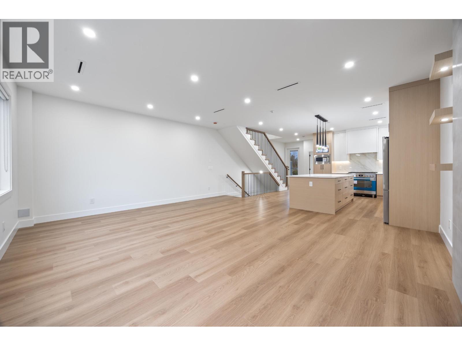 2 6639 ACACIA AVENUE, Burnaby