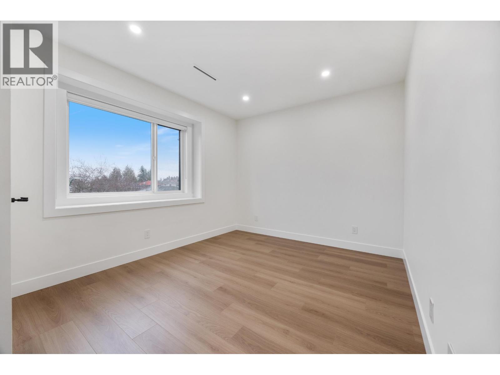 2 6639 ACACIA AVENUE, Burnaby