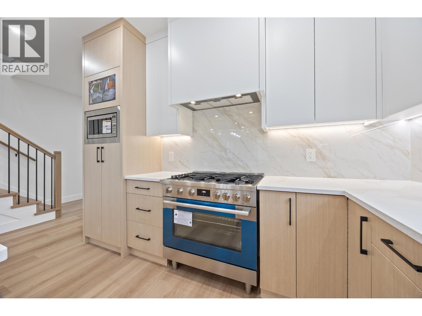 2 6639 ACACIA AVENUE, Burnaby