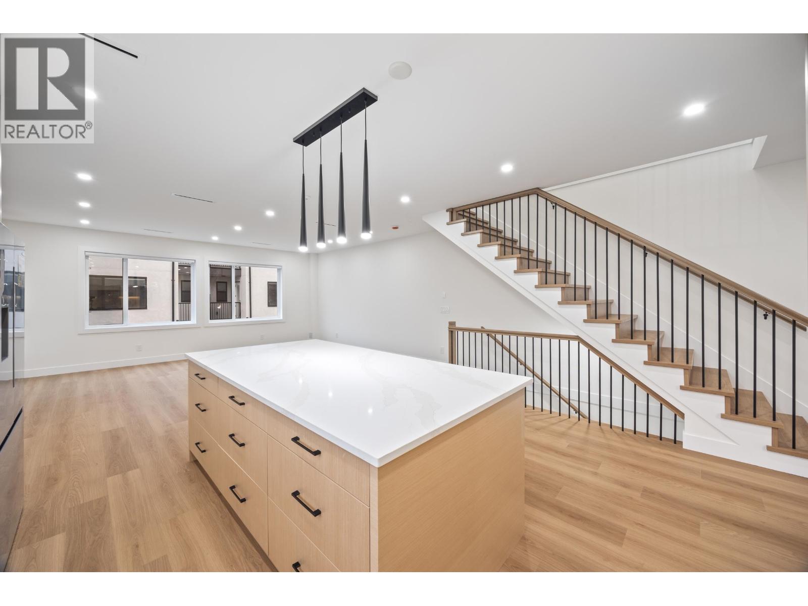 2 6639 ACACIA AVENUE, Burnaby