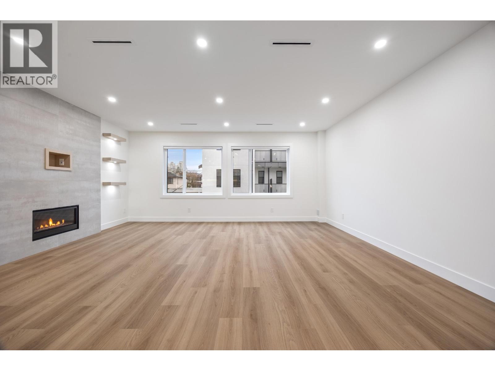 2 6639 ACACIA AVENUE, Burnaby